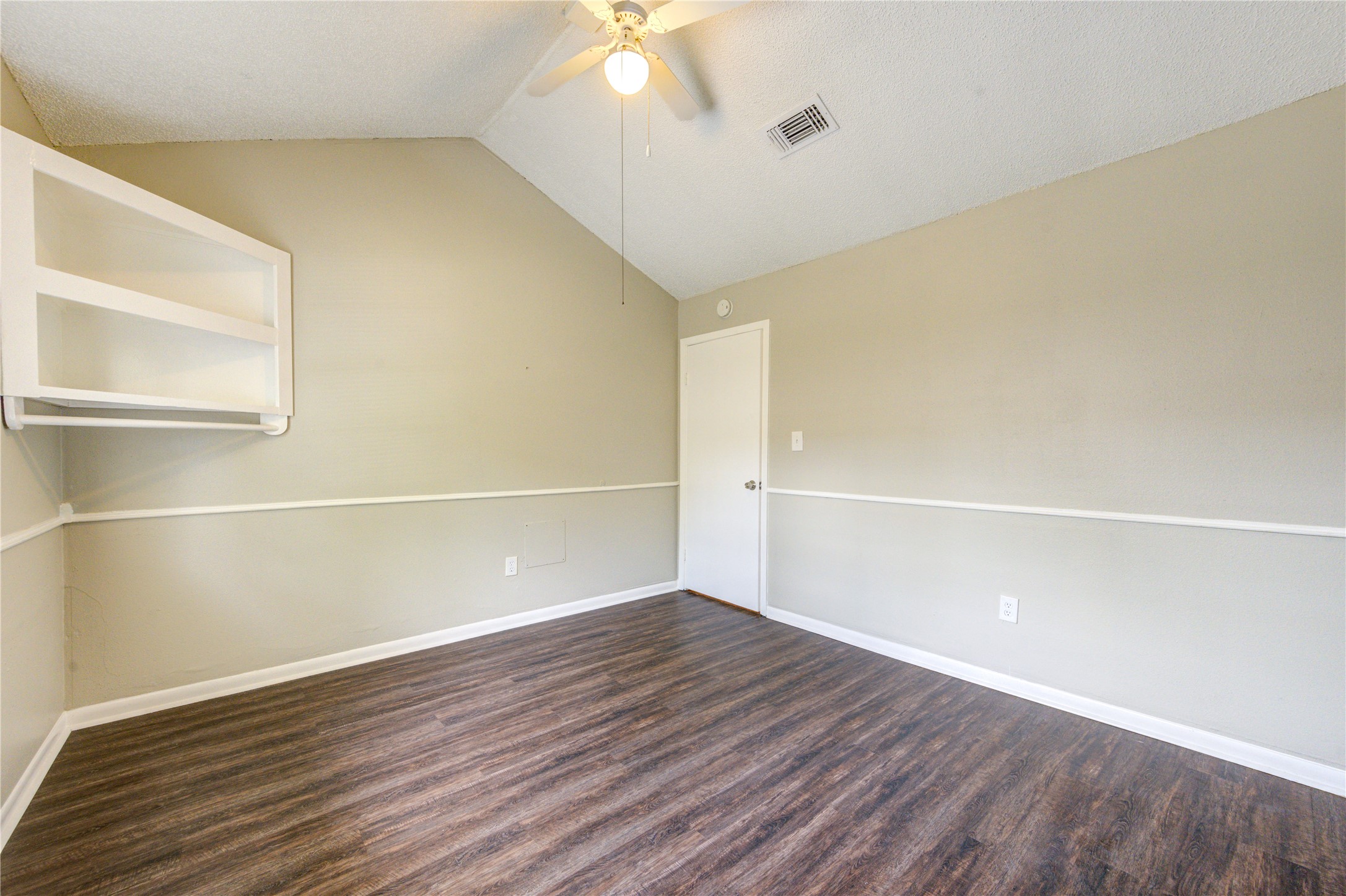 212 Quaker Drive B3 Property Photo 19
