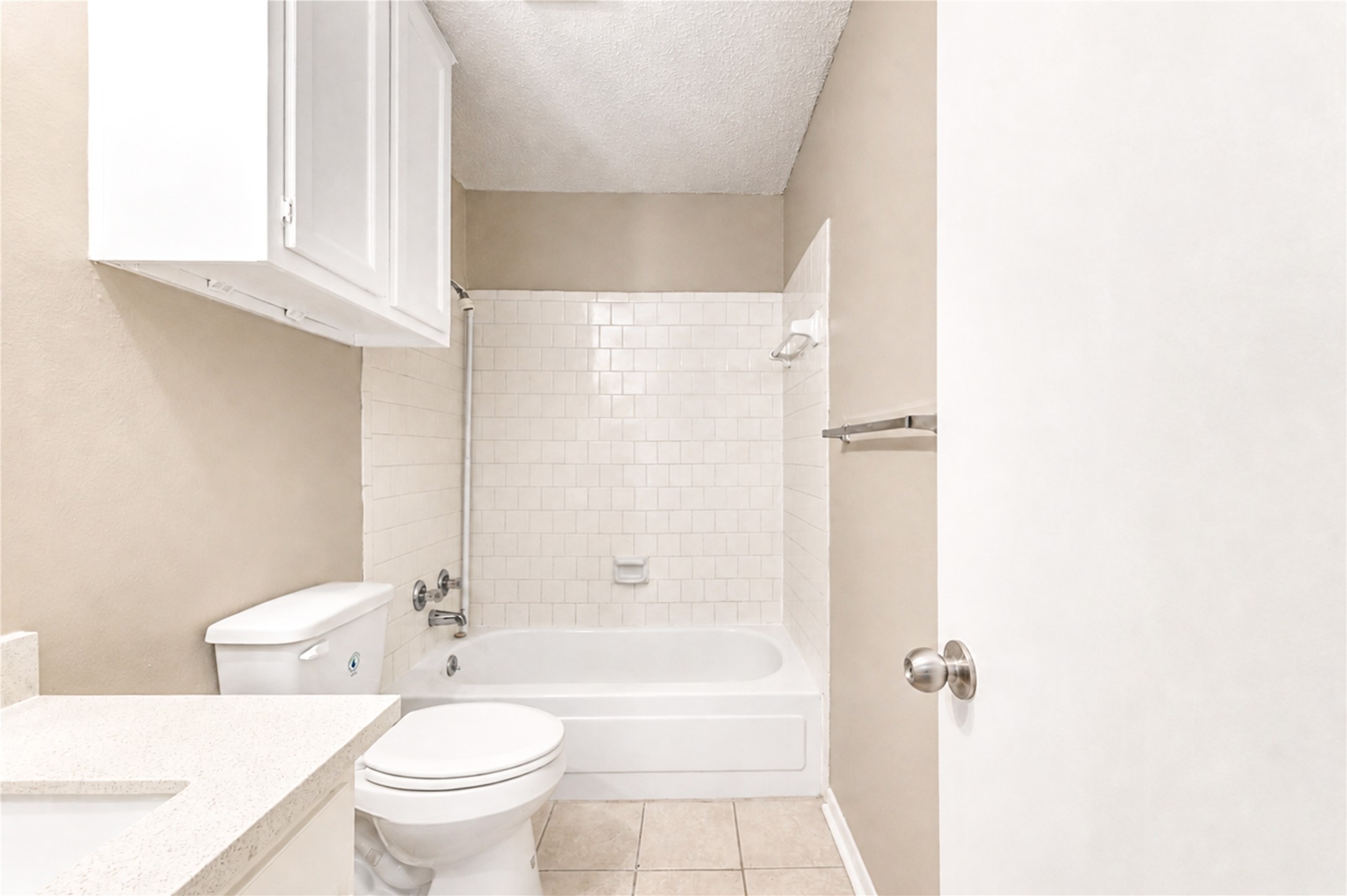 212 Quaker Drive B3 Property Photo 20