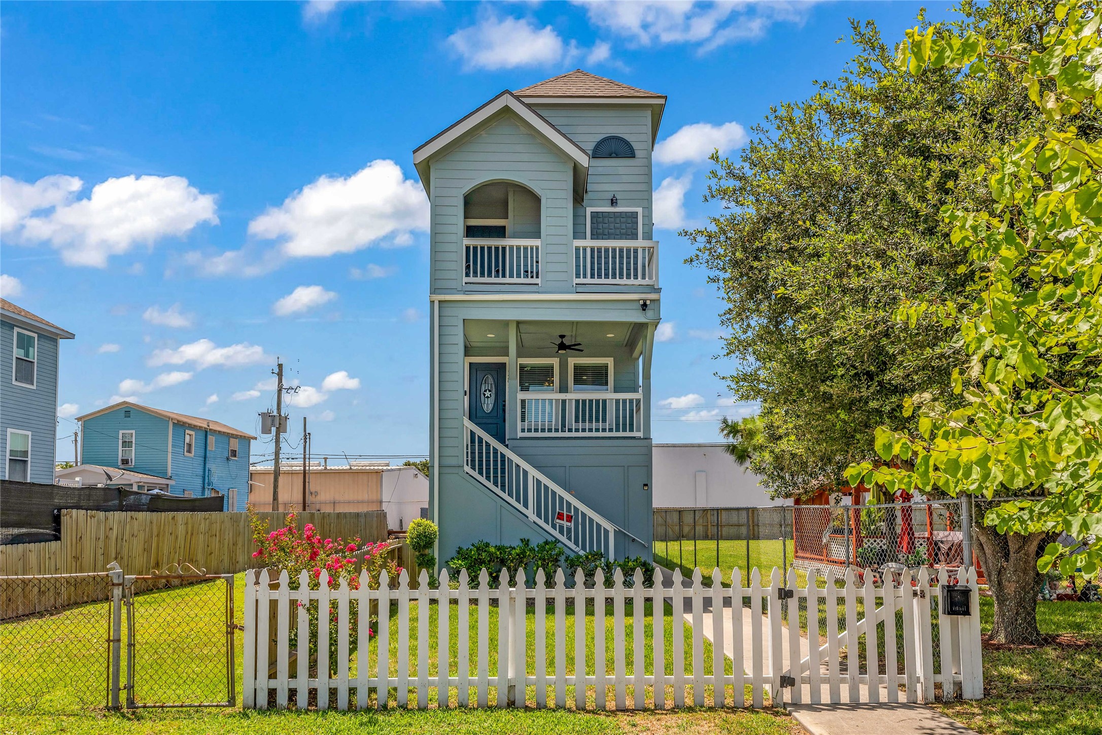 2811 Sealy Street Property Photo 1