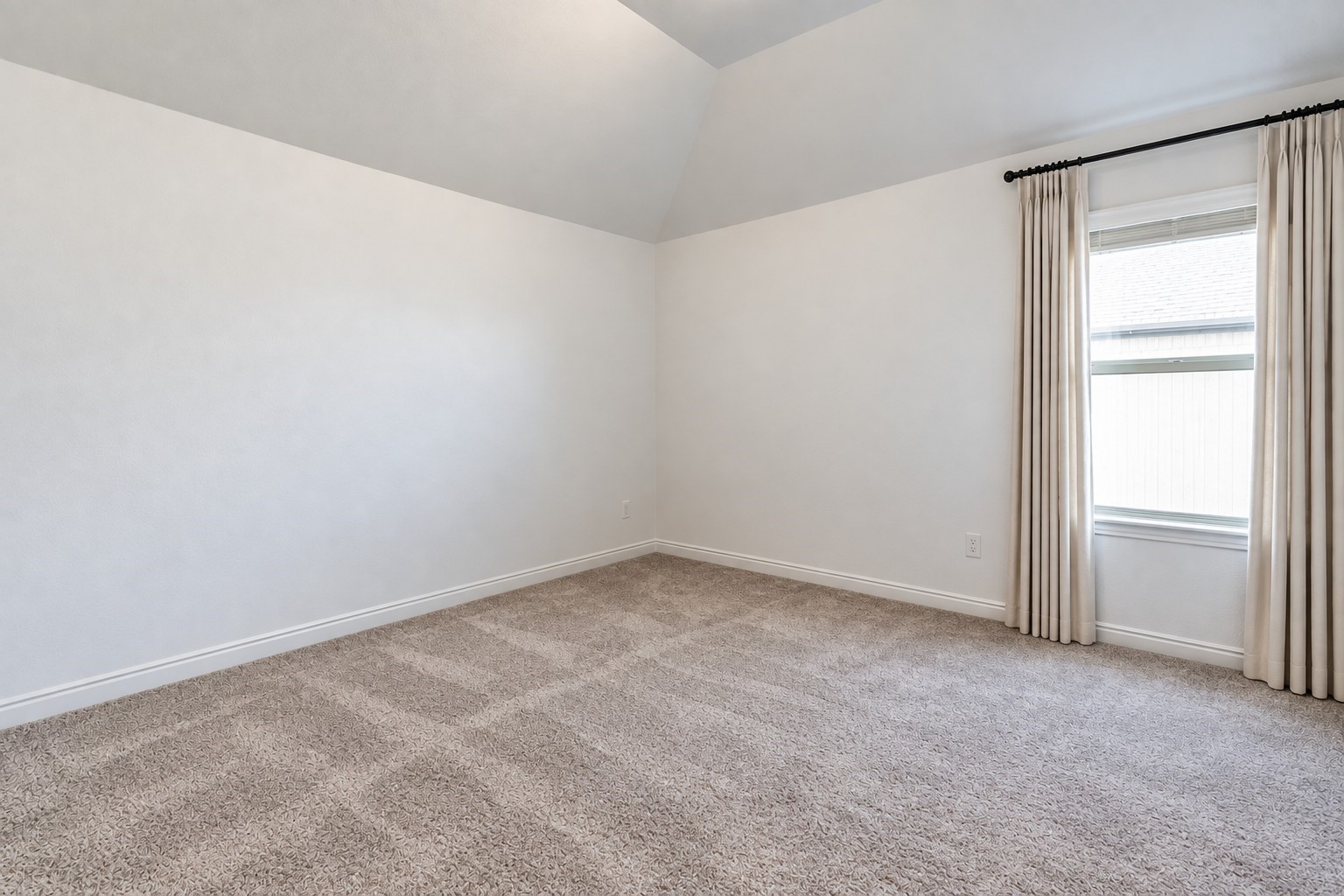 1086 Rosecrush Drive Property Photo 13
