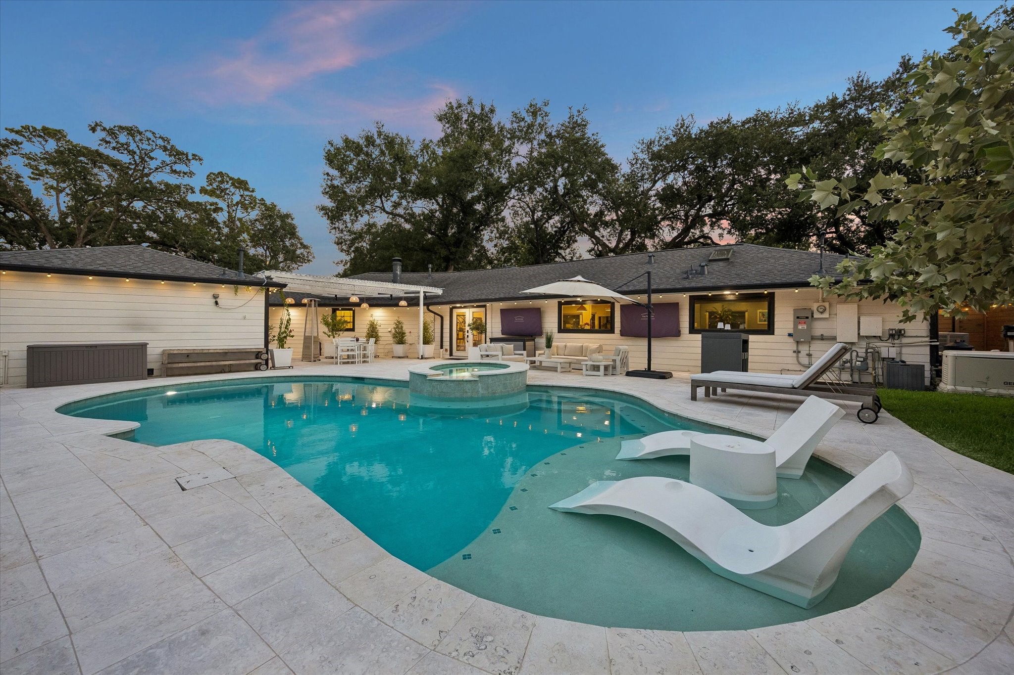 8518 Westview Drive Property Photo 2
