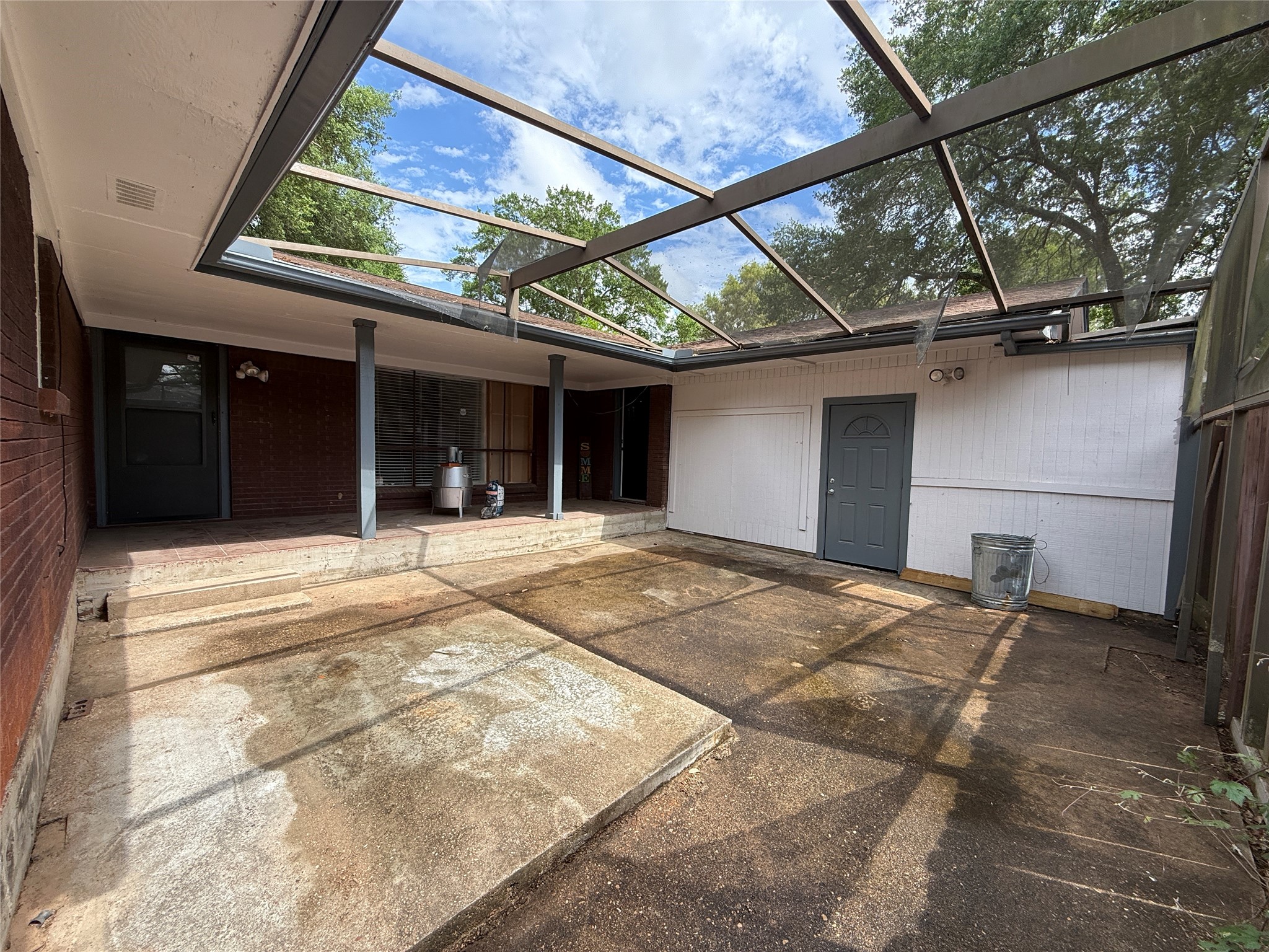 584 Elm Street Property Photo 3