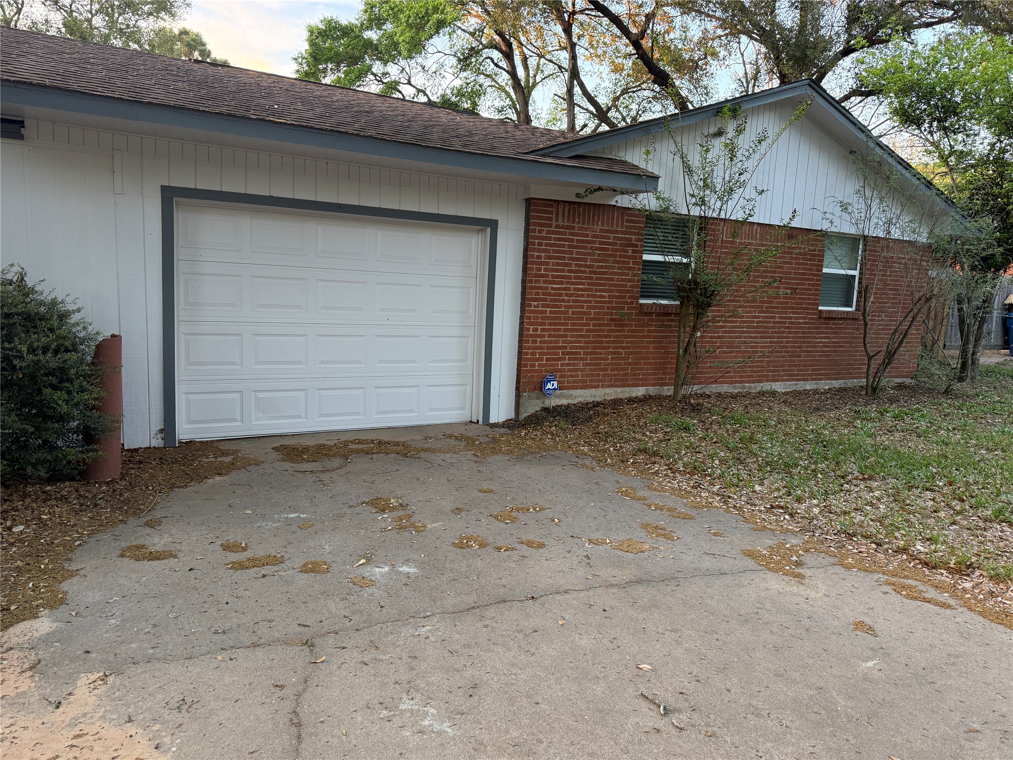 584 Elm Street Property Photo 6