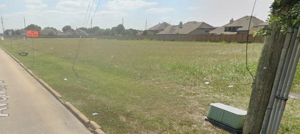417 Avenue E Property Photo 1