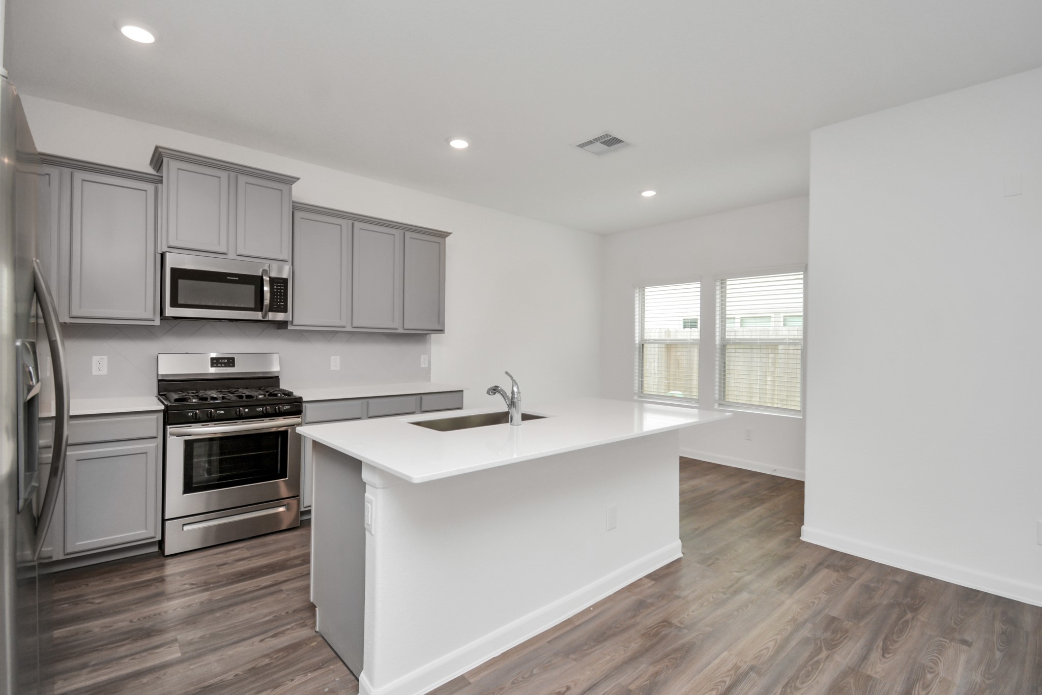 15822 Kinlough Drive Property Photo 4