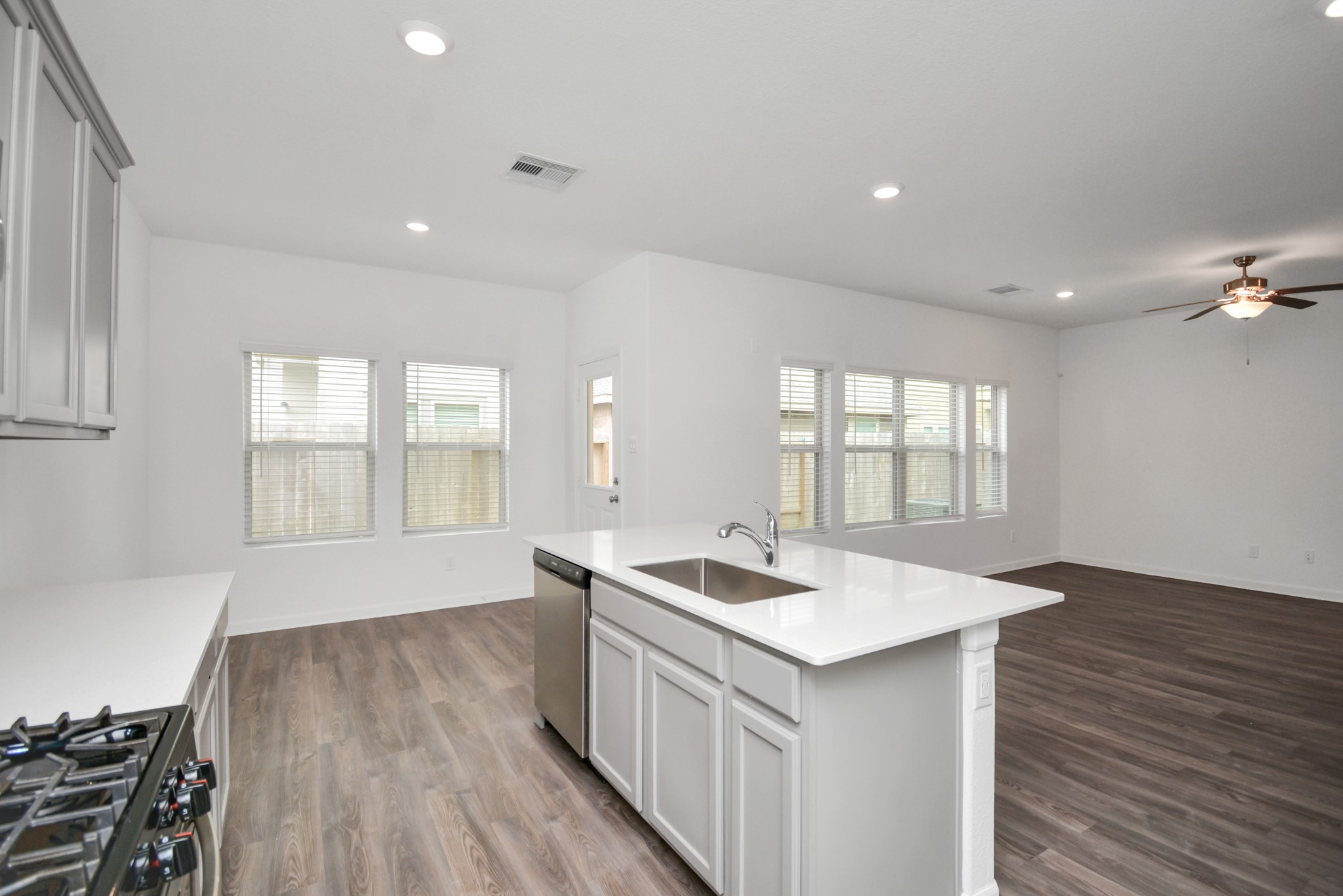 15822 Kinlough Drive Property Photo 10