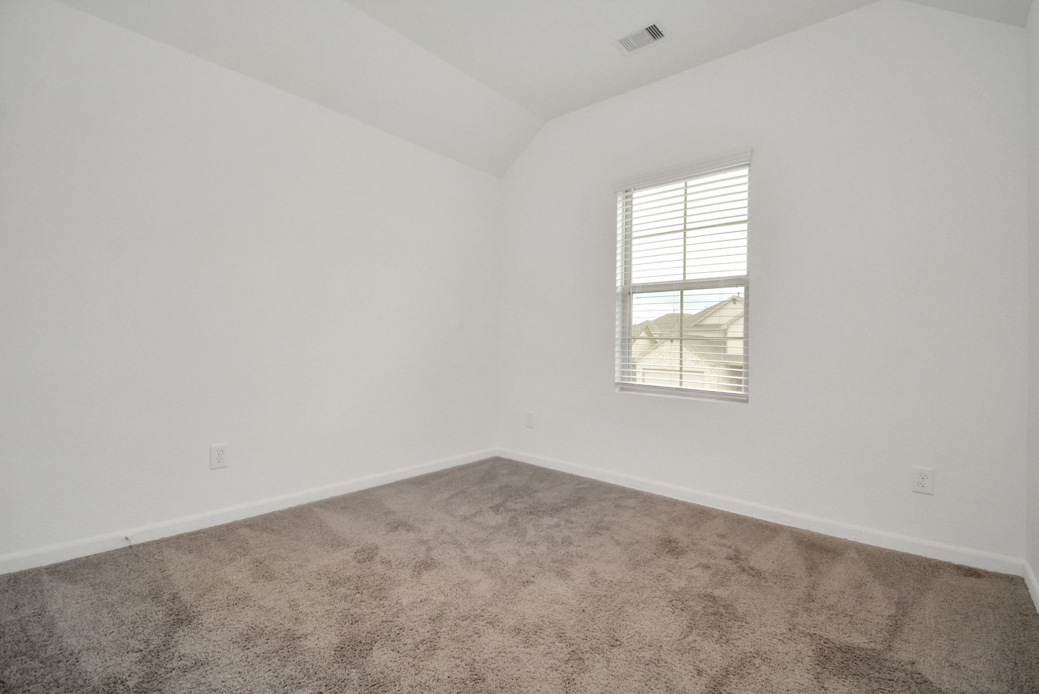 15822 Kinlough Drive Property Photo 19