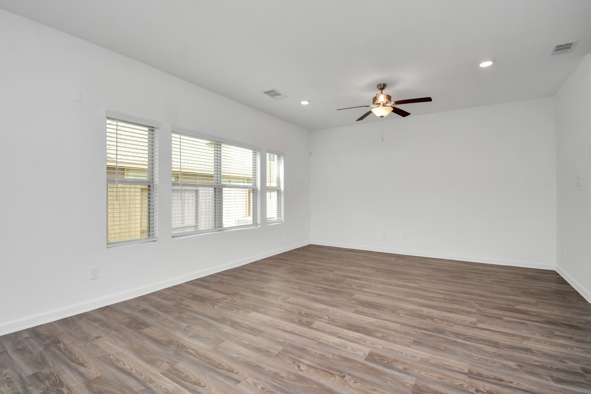 15822 Kinlough Drive Property Photo 20