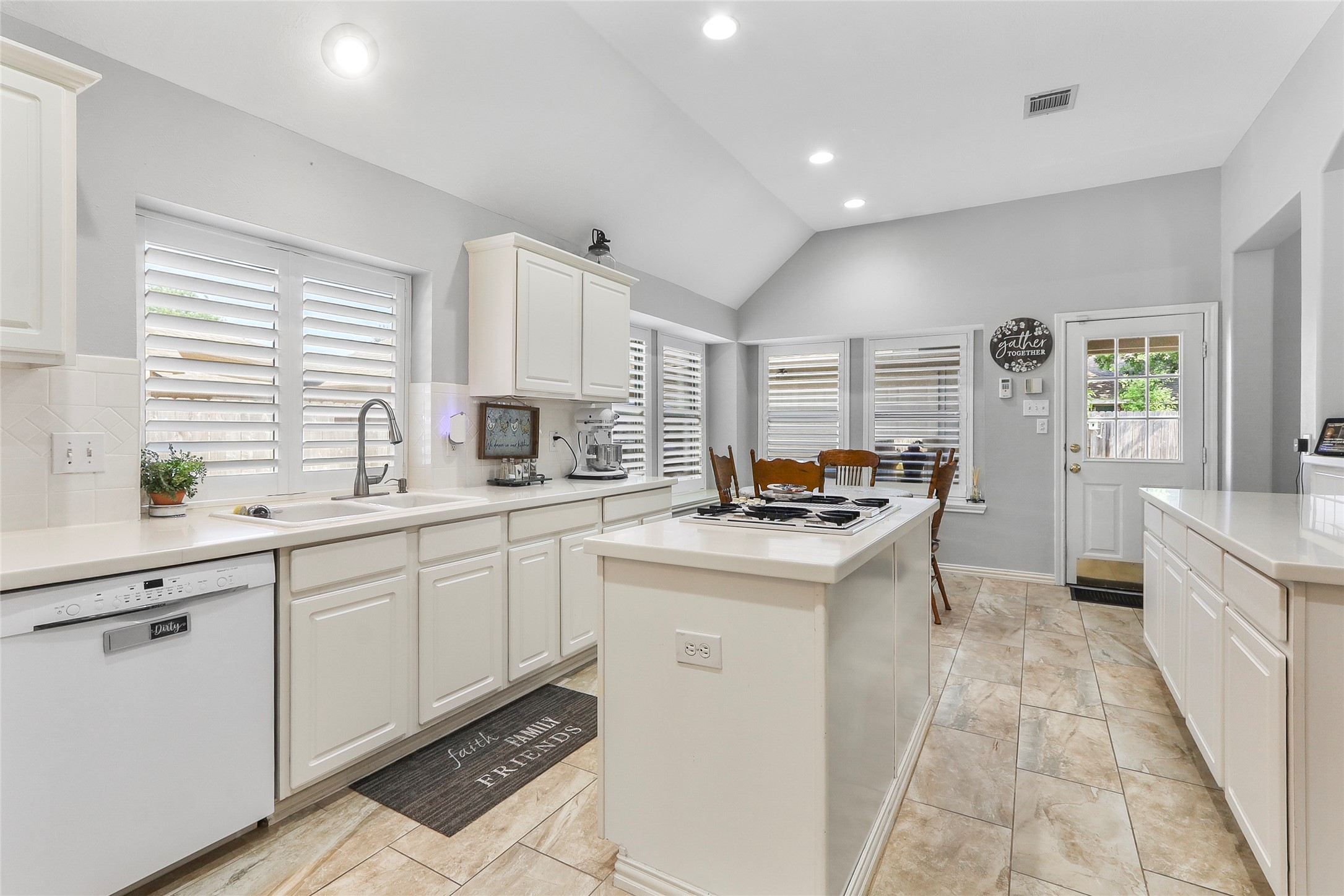 15714 Spring Trail Property Photo 2