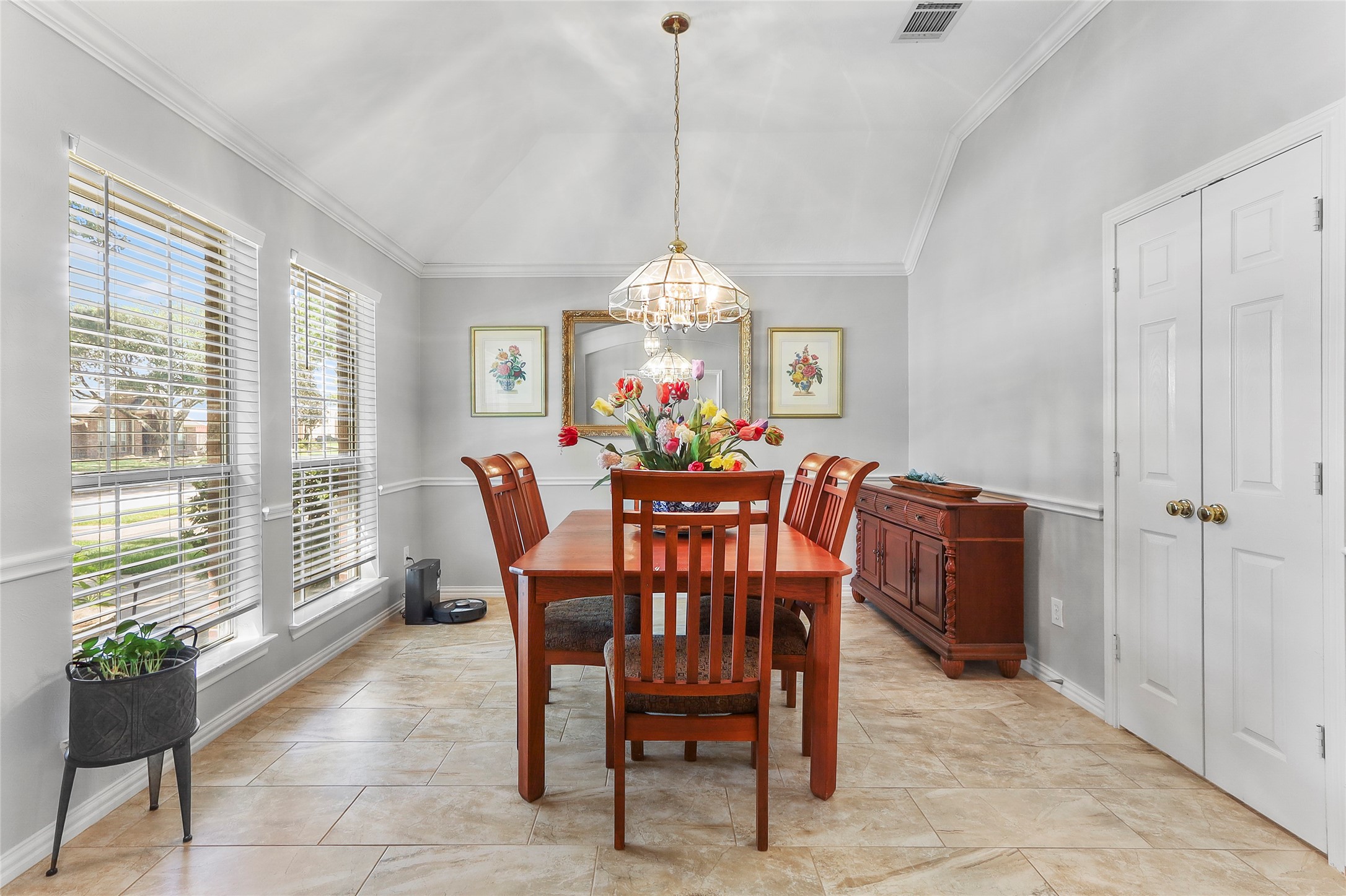 15714 Spring Trail Property Photo 4