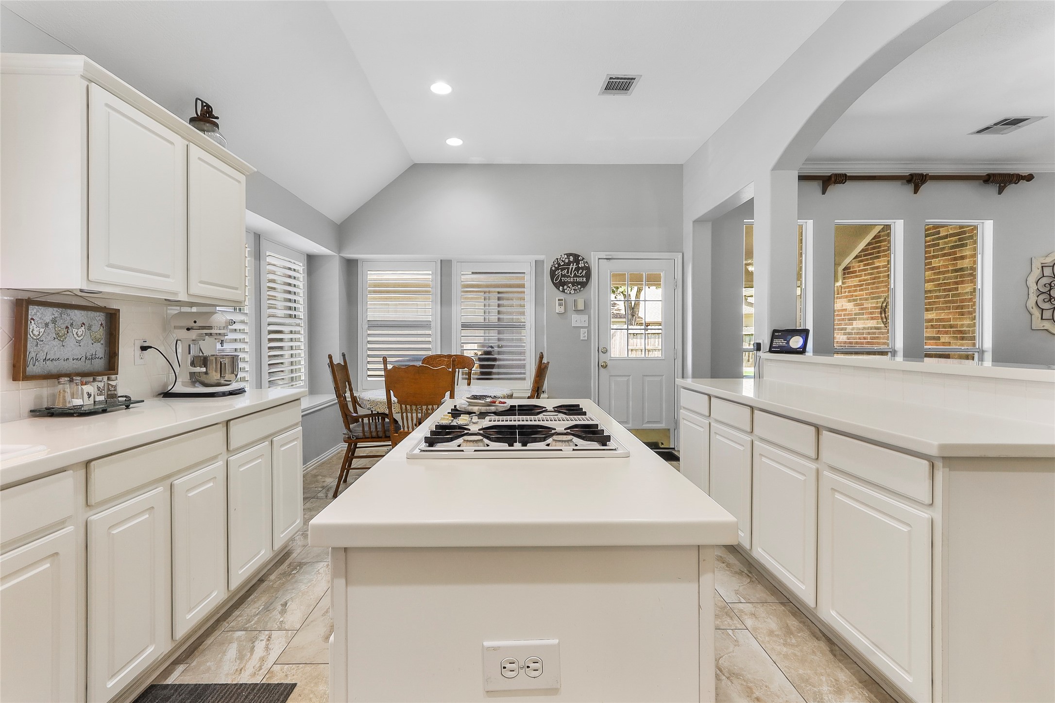 15714 Spring Trail Property Photo 8
