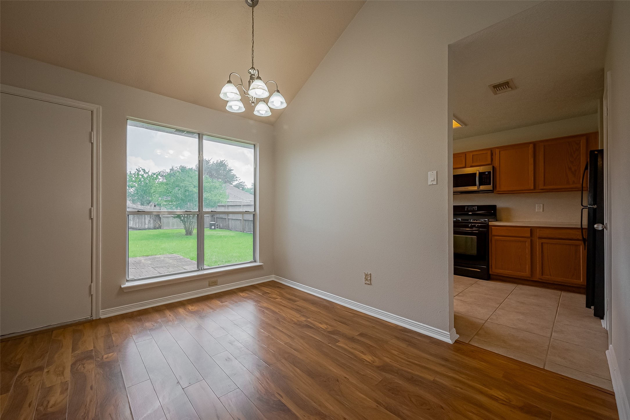 3007 Cloverdale Property Photo 5