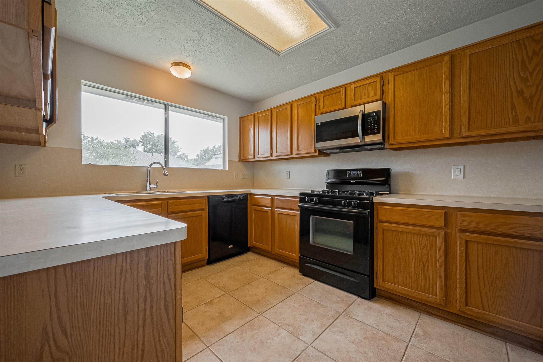 3007 Cloverdale Property Photo 6
