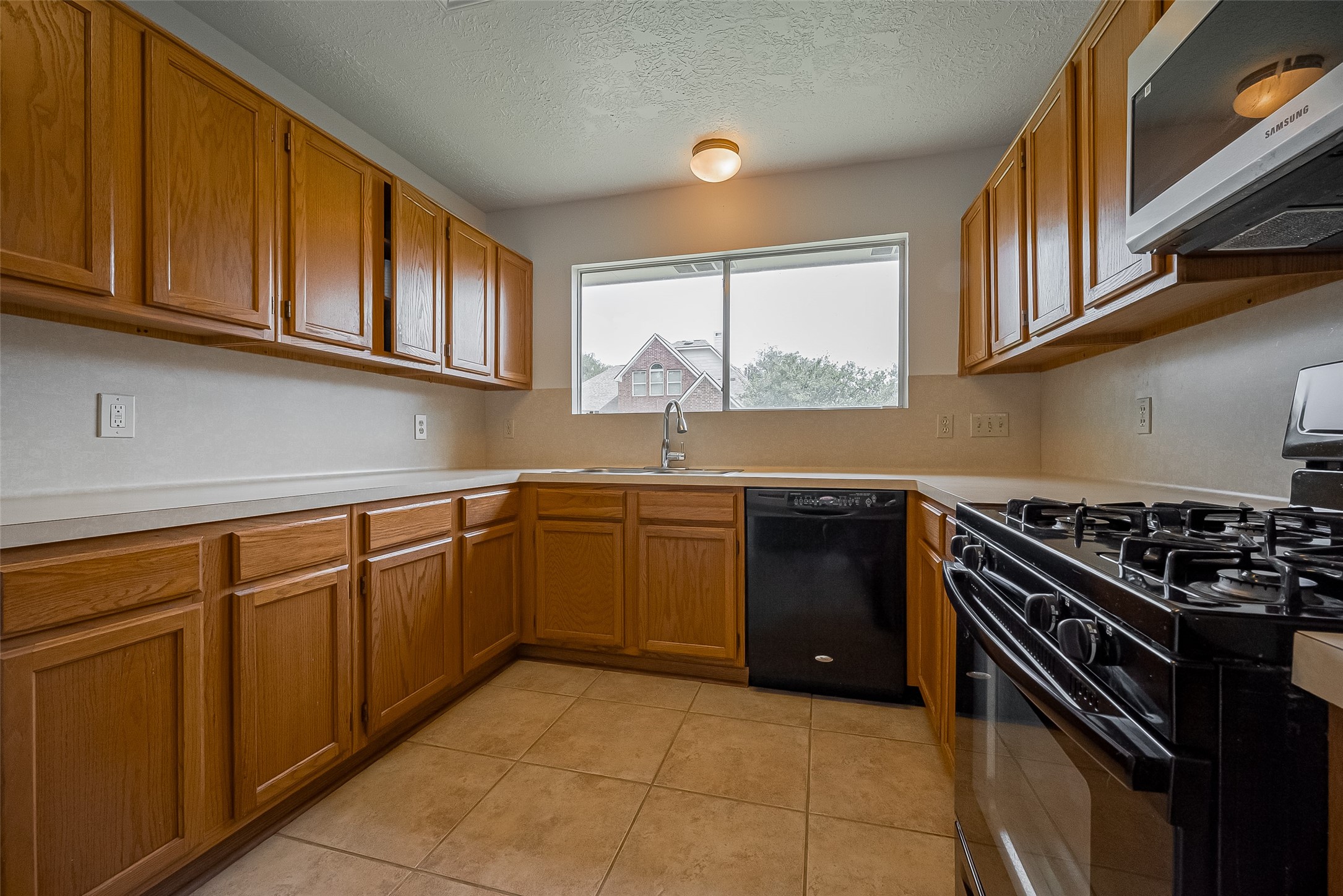 3007 Cloverdale Property Photo 8