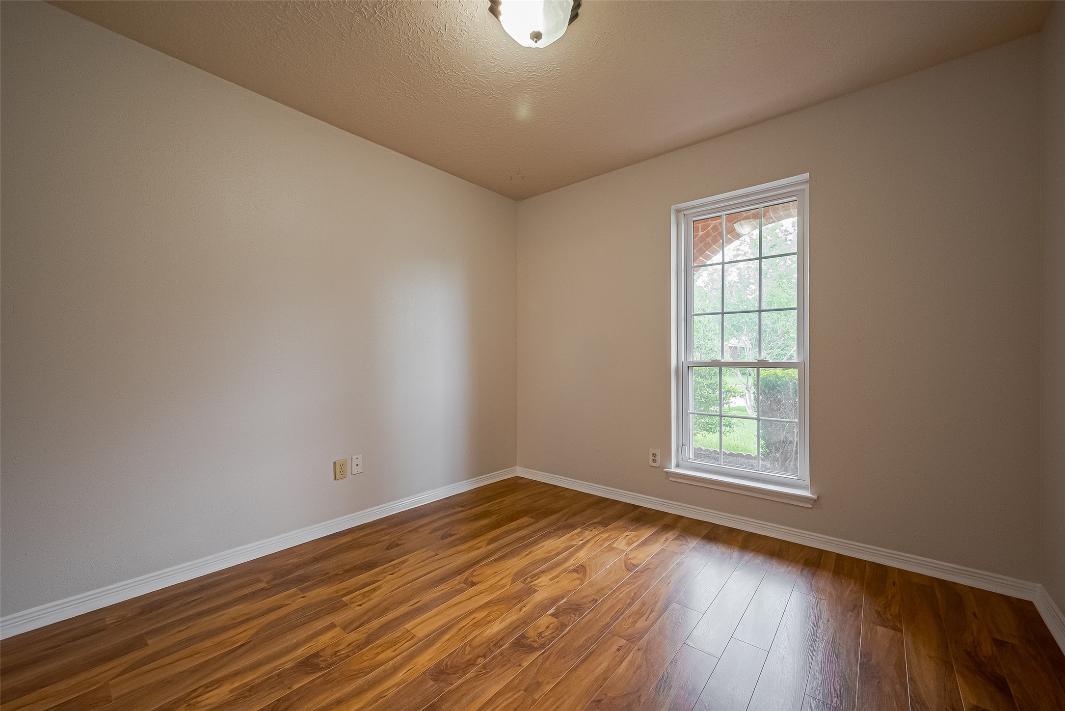 3007 Cloverdale Property Photo 9
