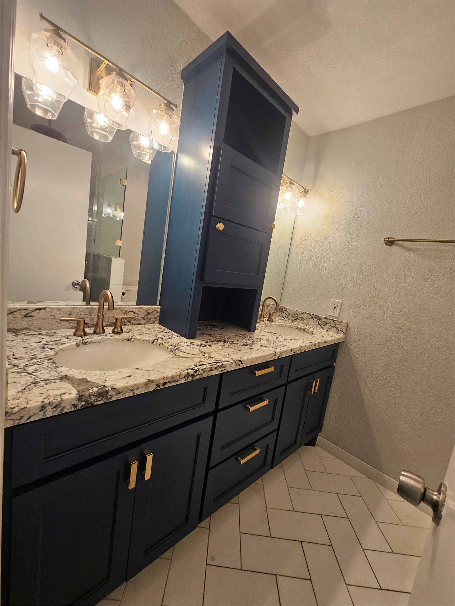 1201 Mcduffie Street 118 Property Photo 23
