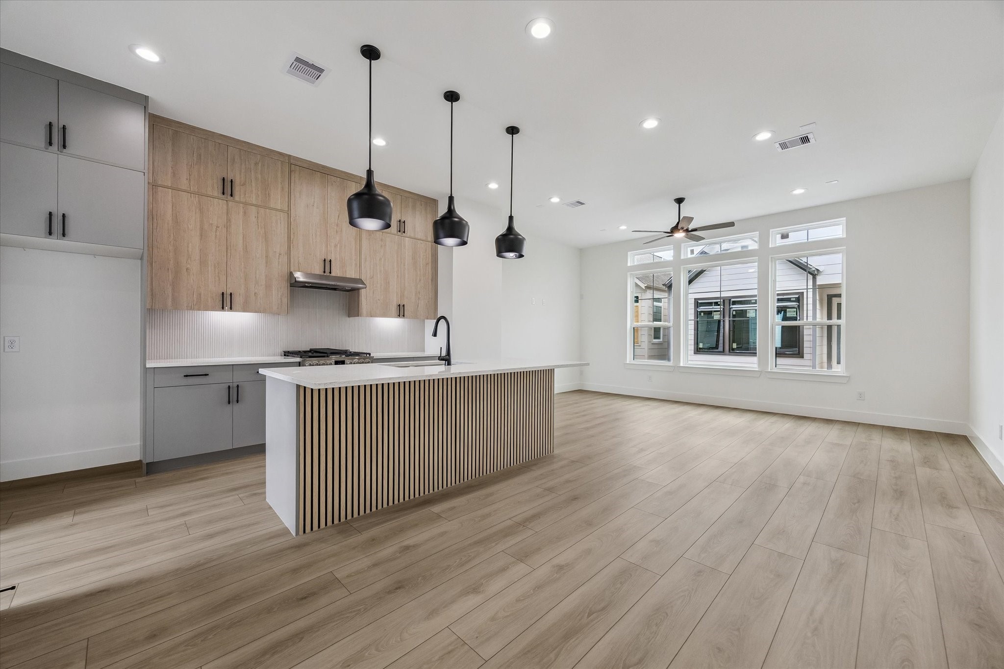 752 Curtin Street Property Photo 3