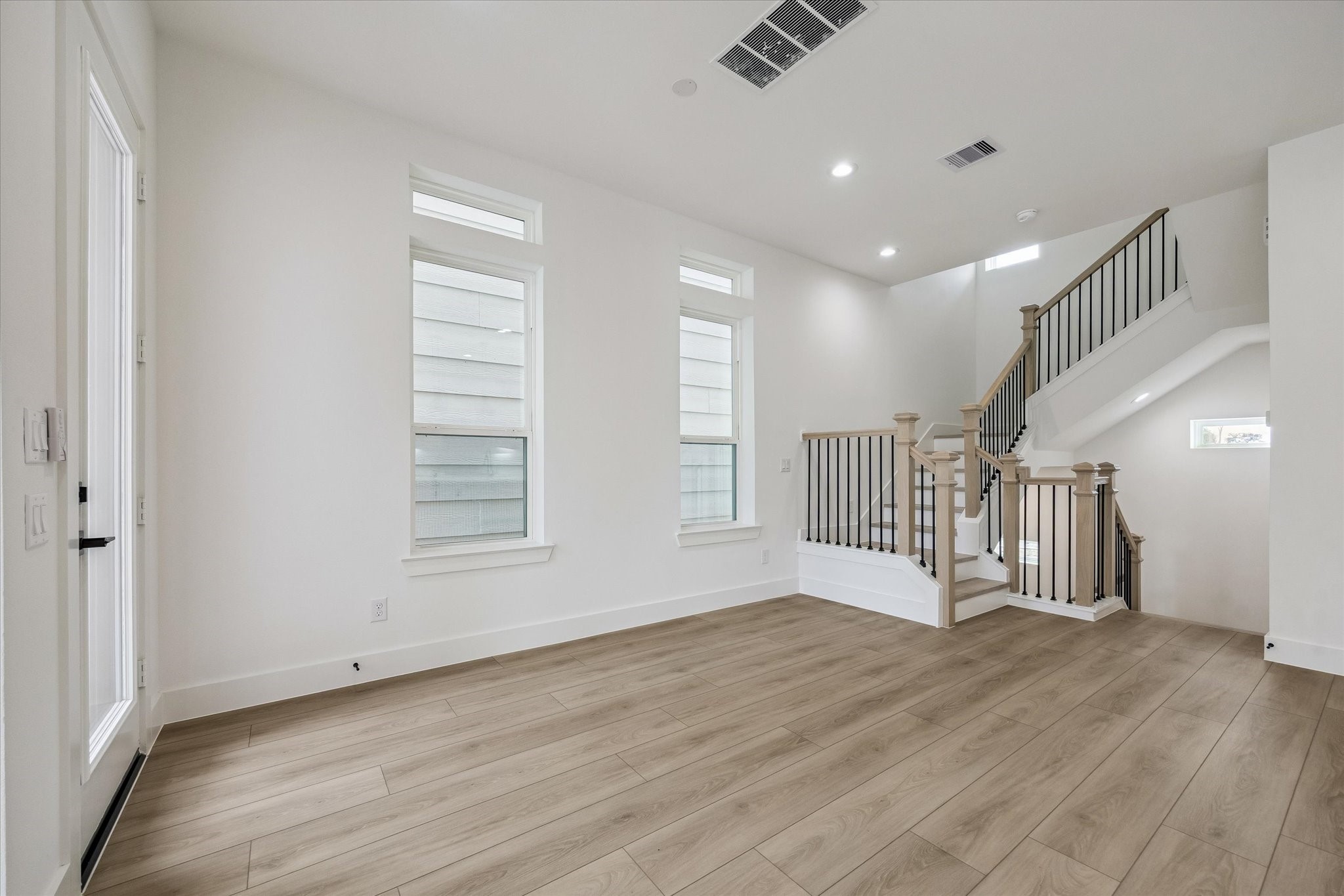 752 Curtin Street Property Photo 8