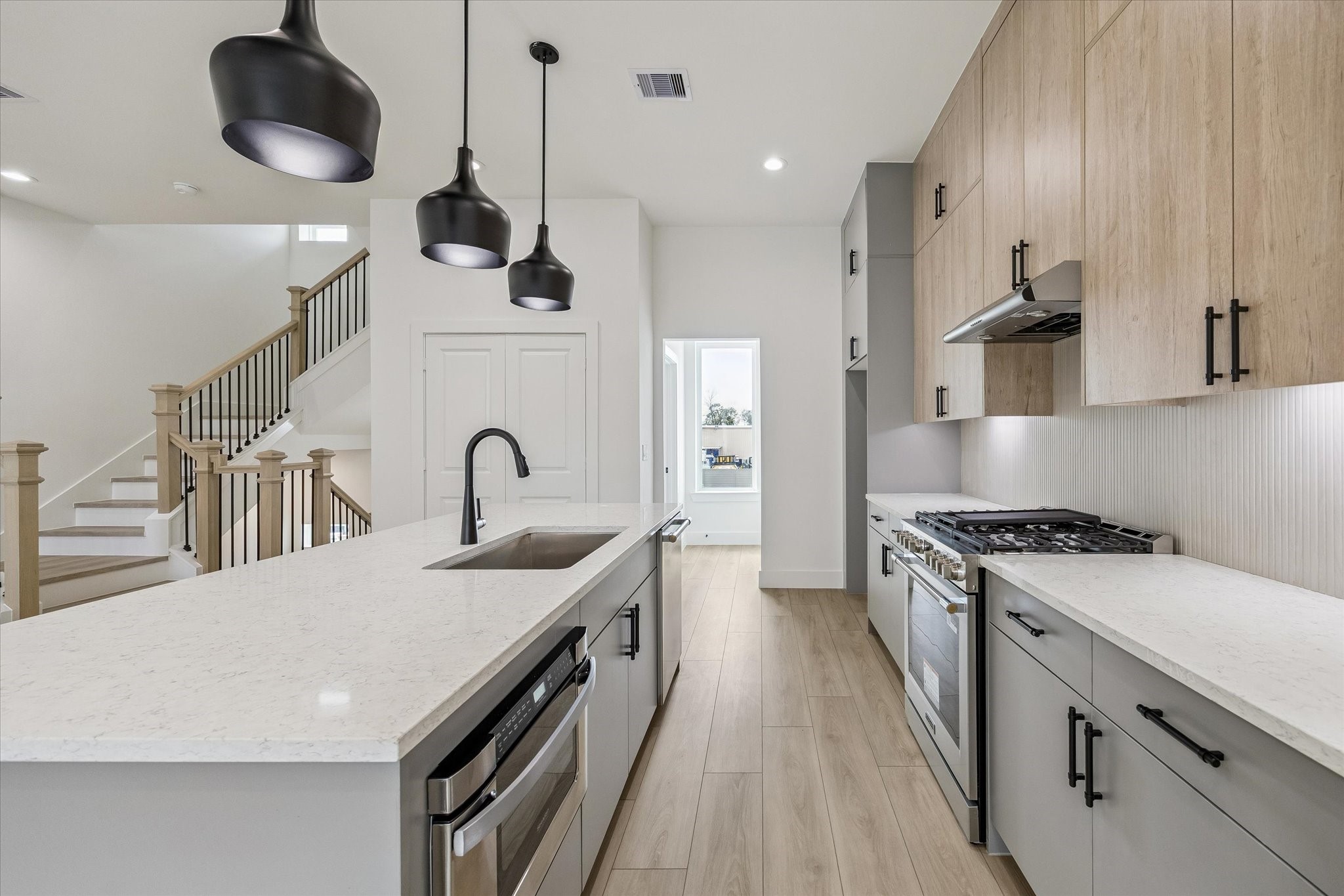 752 Curtin Street Property Photo 13