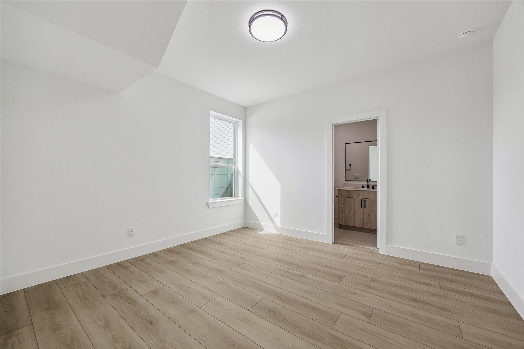 752 Curtin Street Property Photo 24