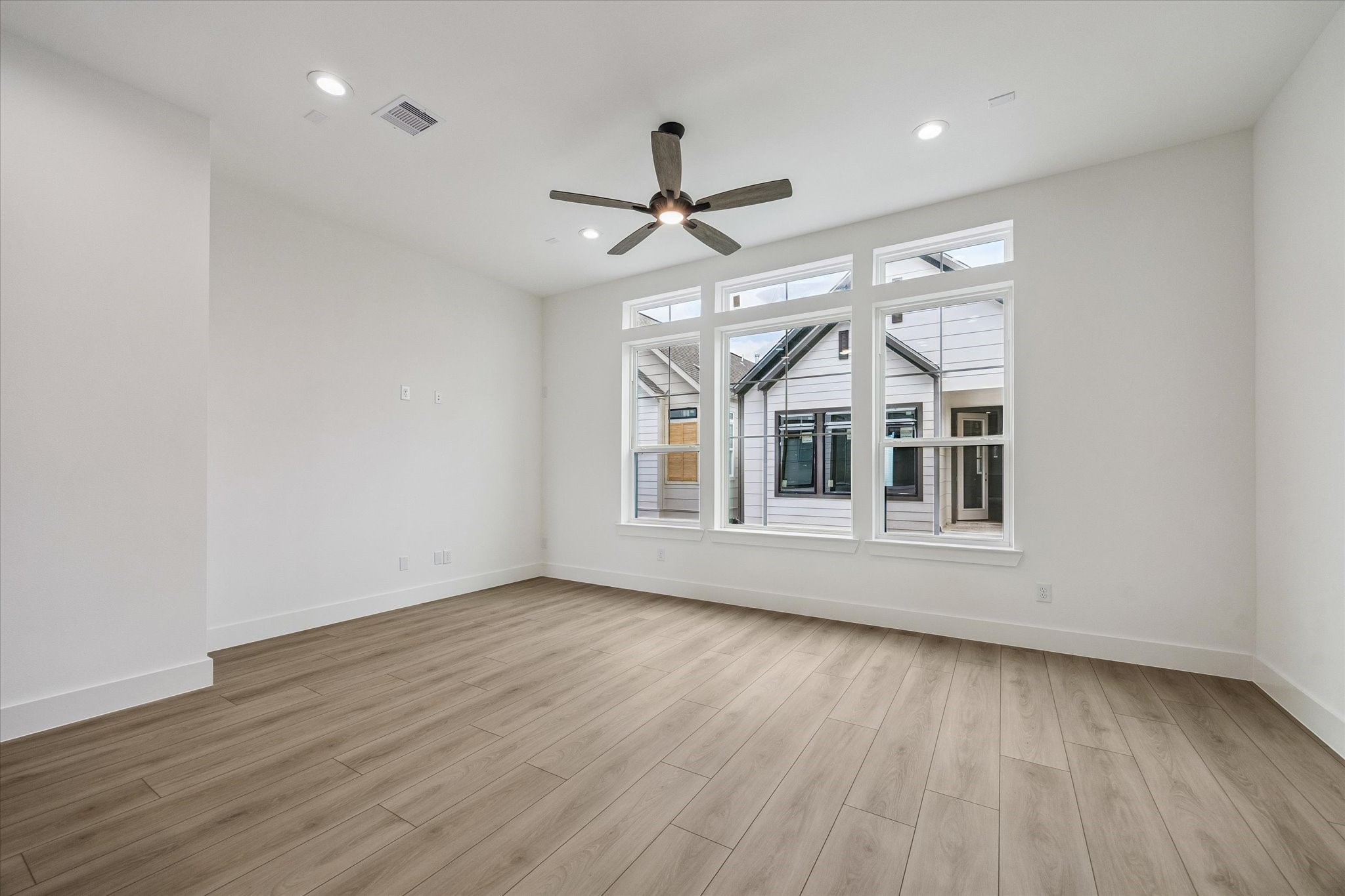 752 Curtin Street Property Photo 27