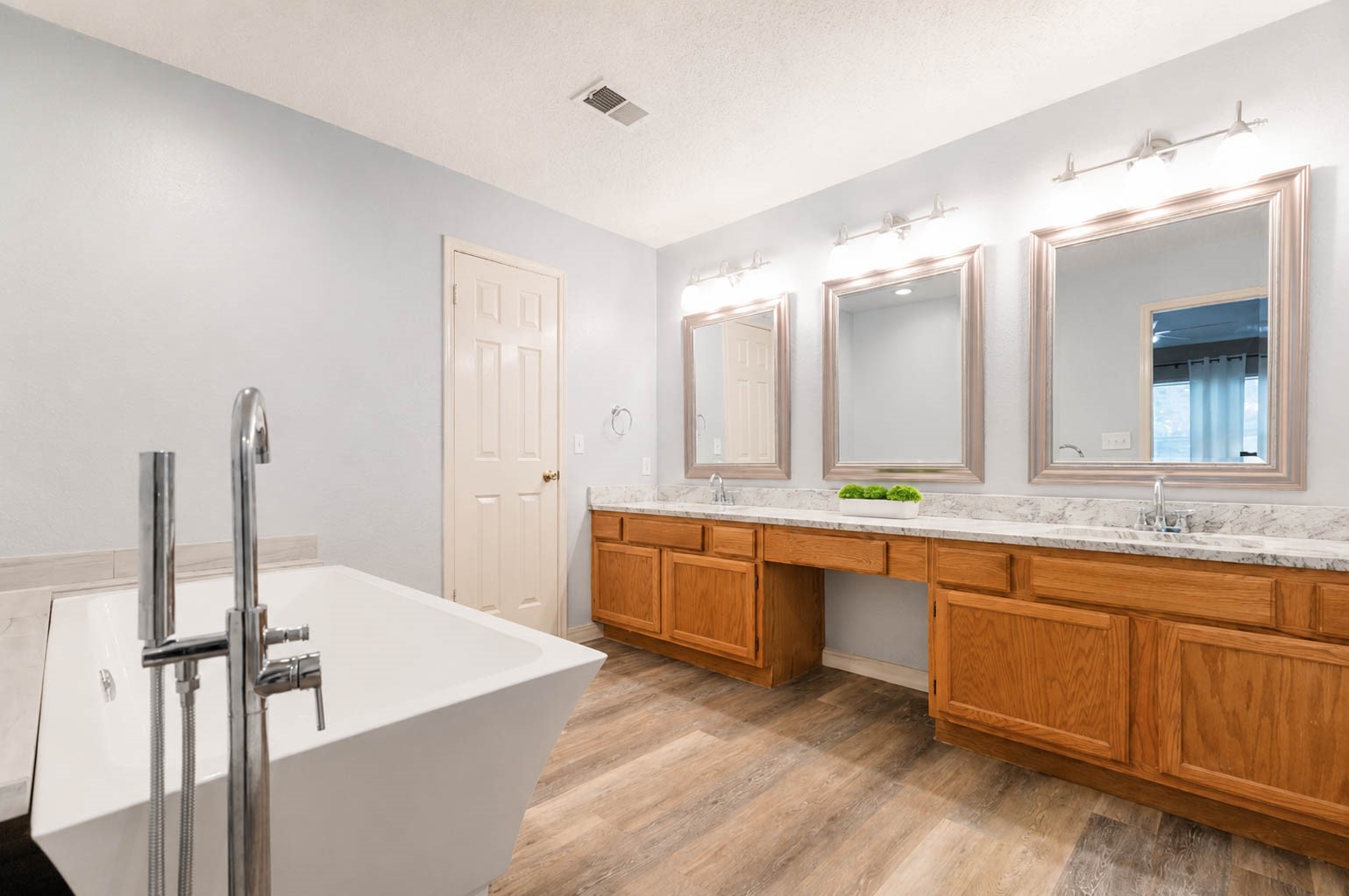 17015 Fordingbridge Drive Property Photo 11