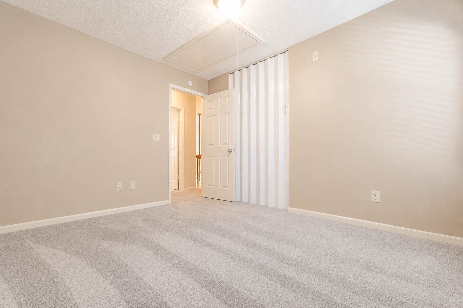 17015 Fordingbridge Drive Property Photo 14