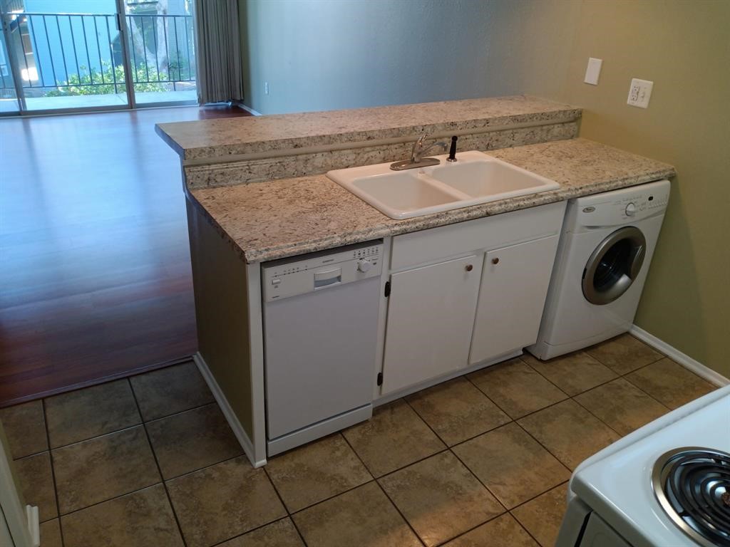 12500 Melville Drive 228c Property Photo 6