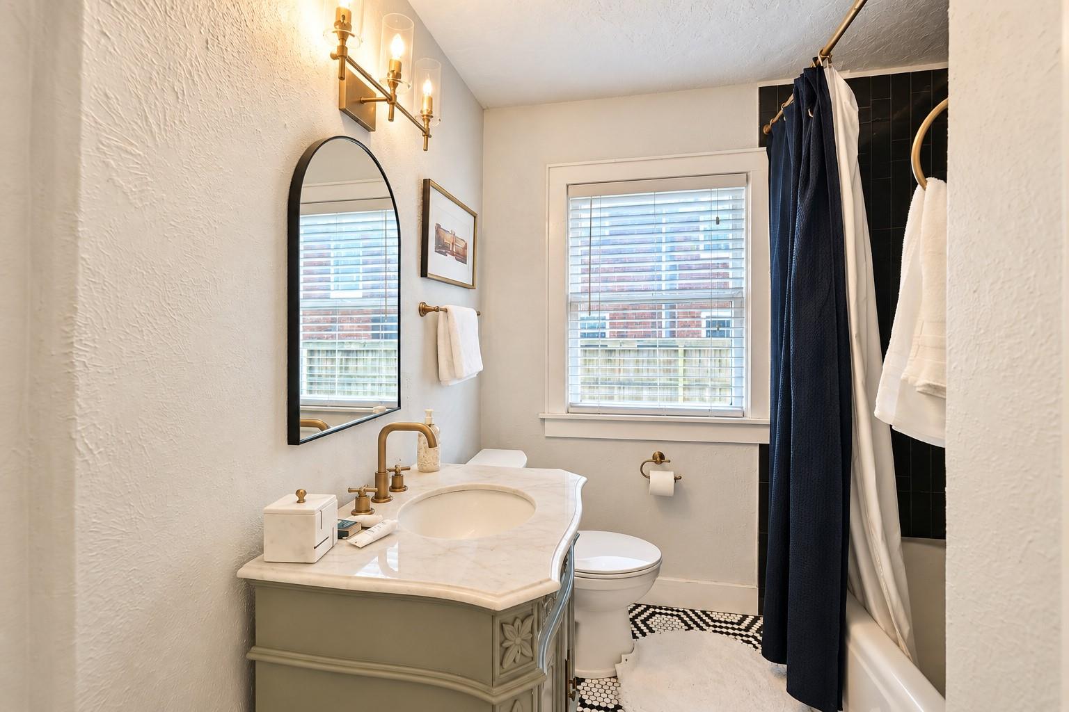 4301 Polk Street Property Photo 10