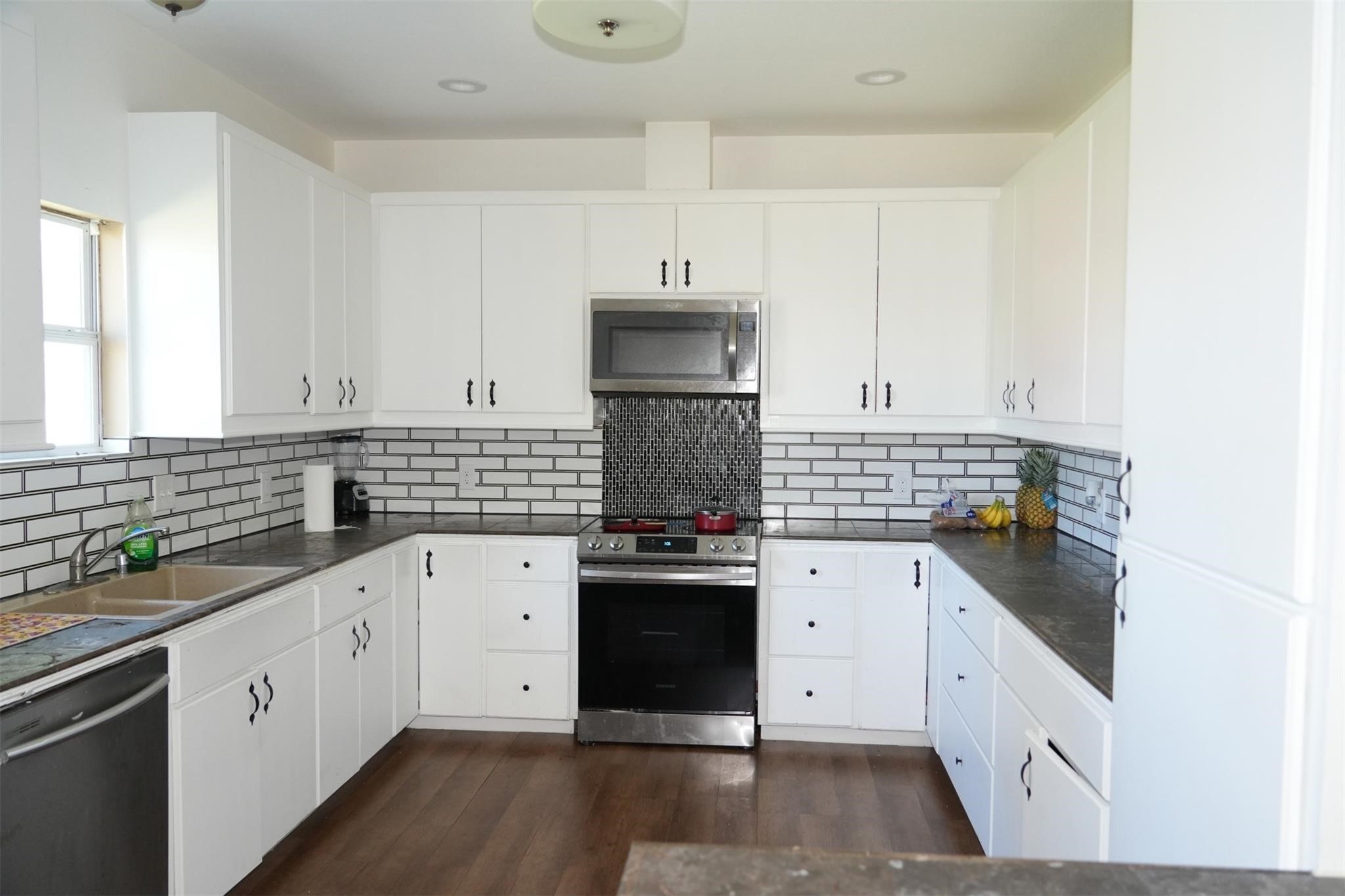 1004 Seelhorst Street Property Photo 1