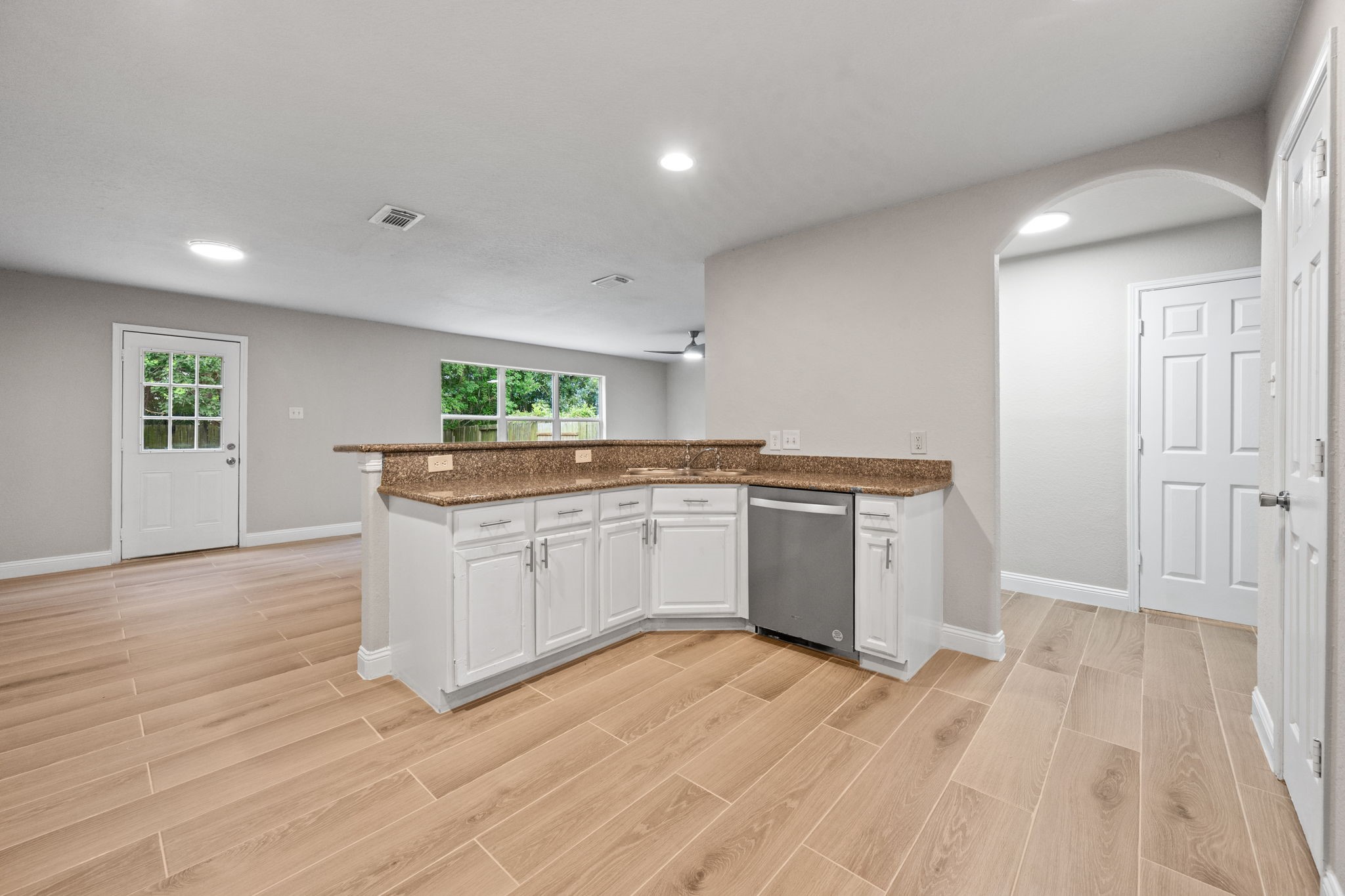 20506 Kenswick Drive Property Photo 5