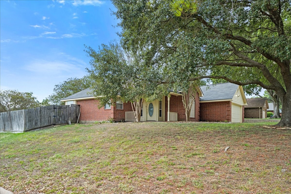 2601 Oakwood Drive Property Photo 2