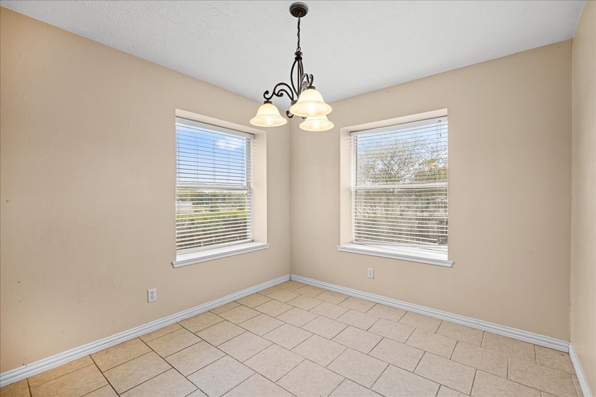 2601 Oakwood Drive Property Photo 7
