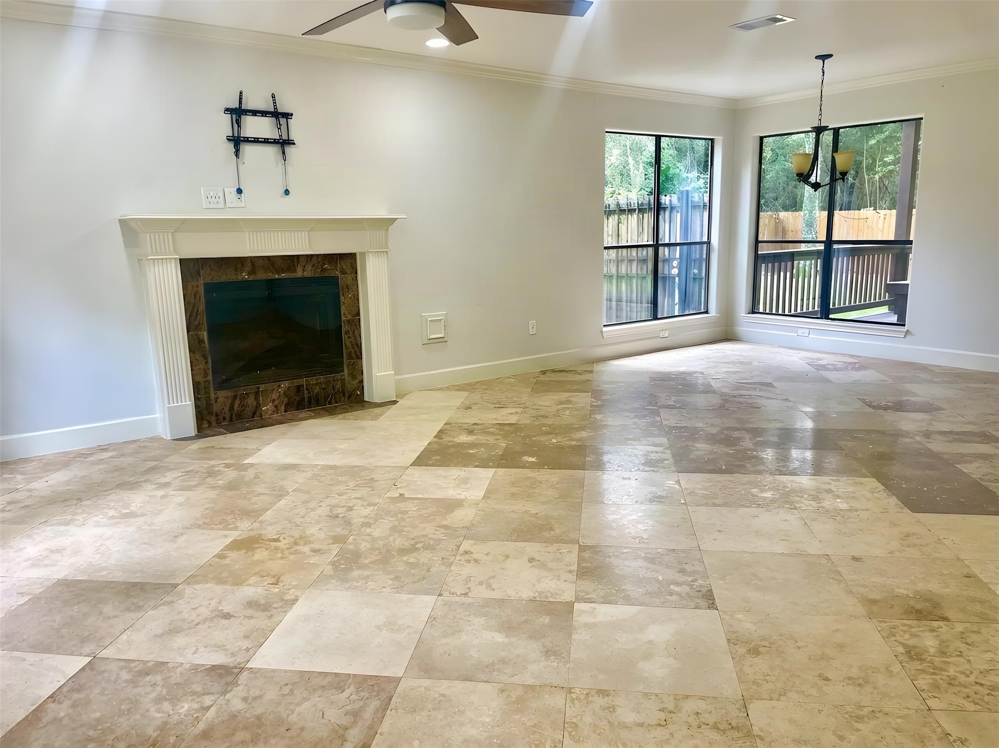 102 E Mistybreeze Circle Property Photo 4
