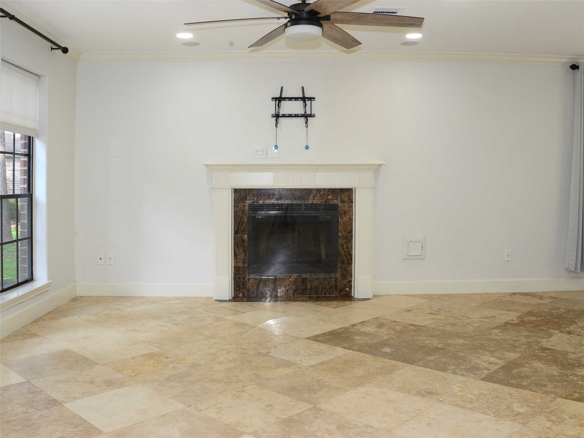 102 E Mistybreeze Circle Property Photo 5