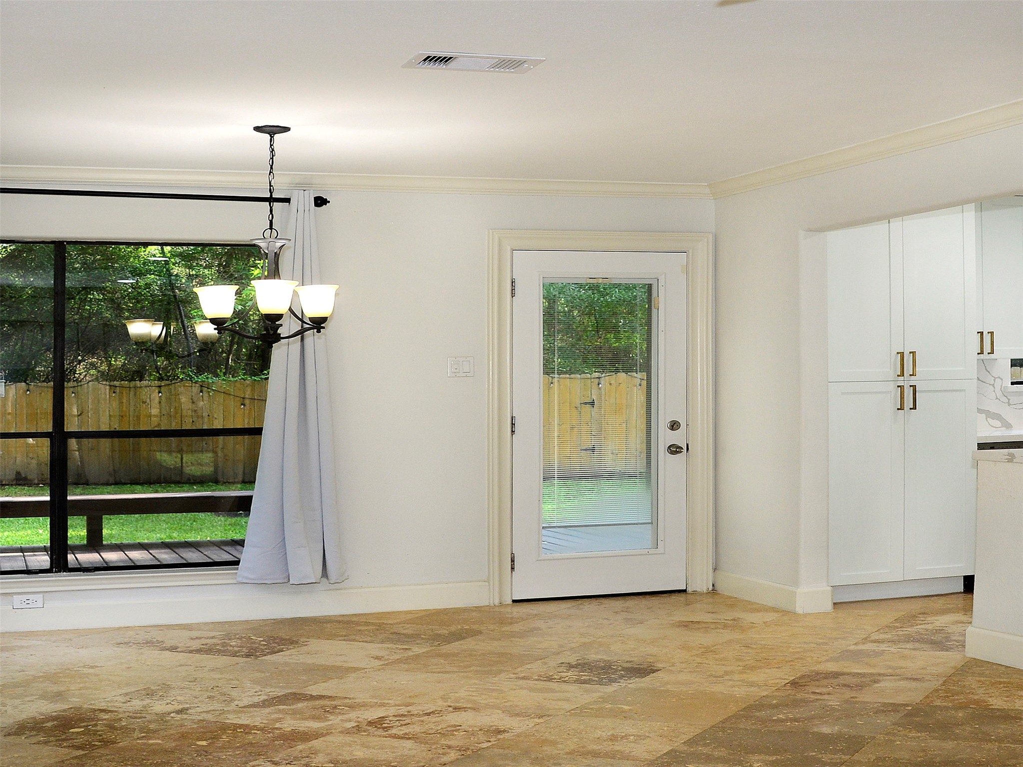 102 E Mistybreeze Circle Property Photo 6