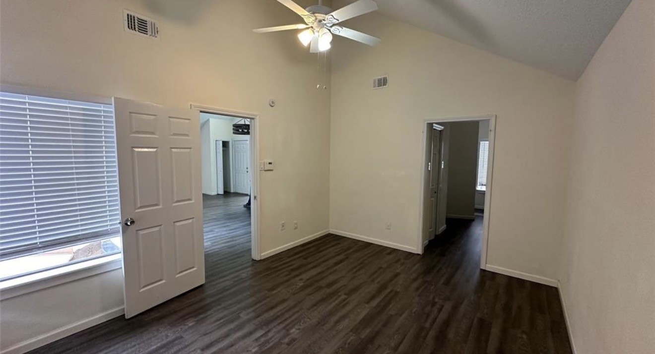 4626 Green Trail Drive Property Photo 4