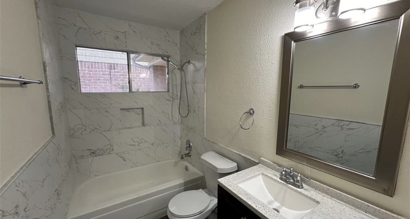 4626 Green Trail Drive Property Photo 8