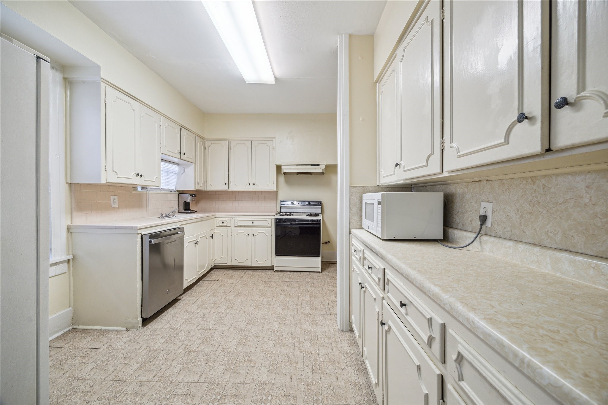 2113 Berry Street A Property Photo 5
