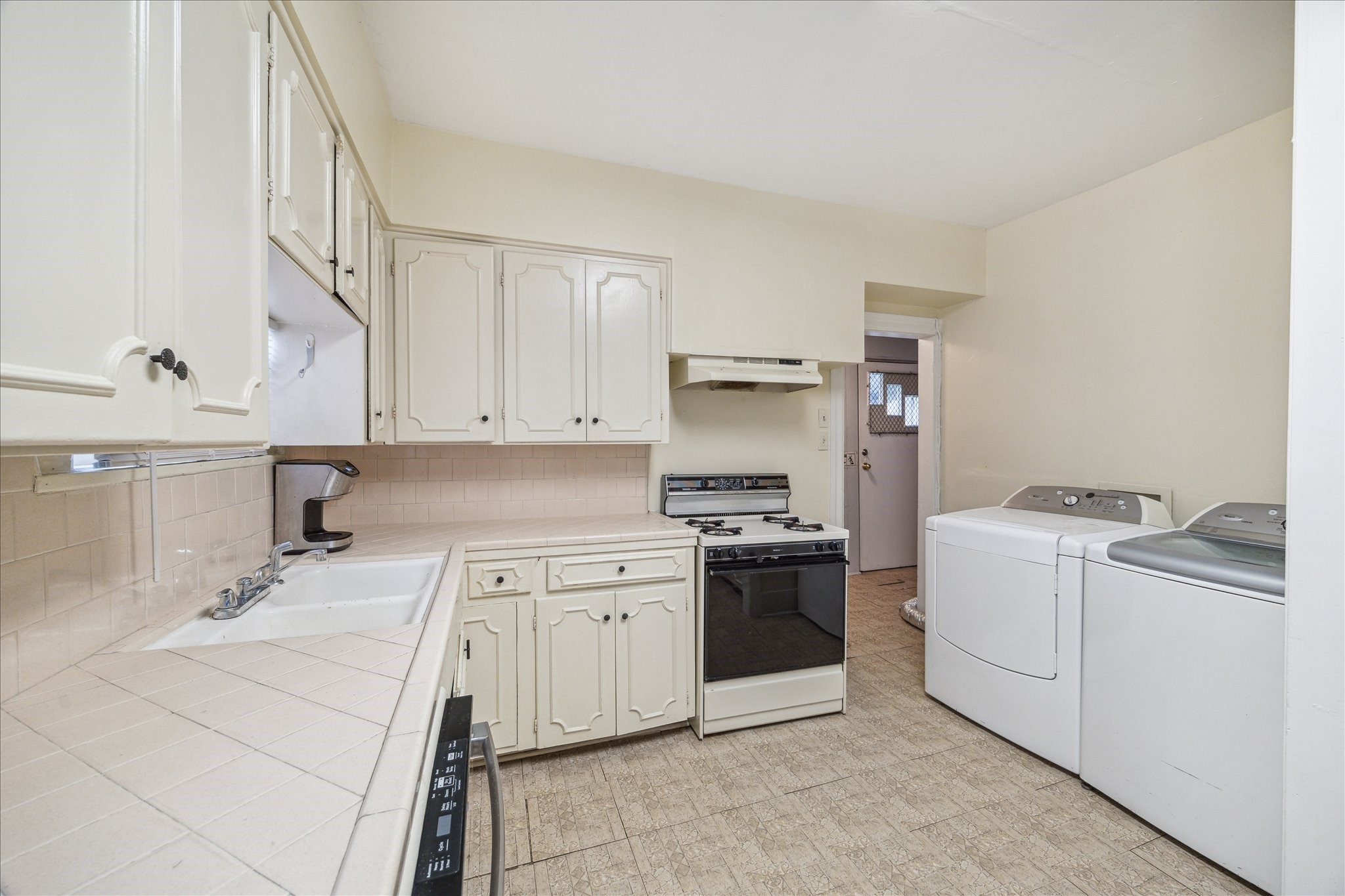 2113 Berry Street A Property Photo 6