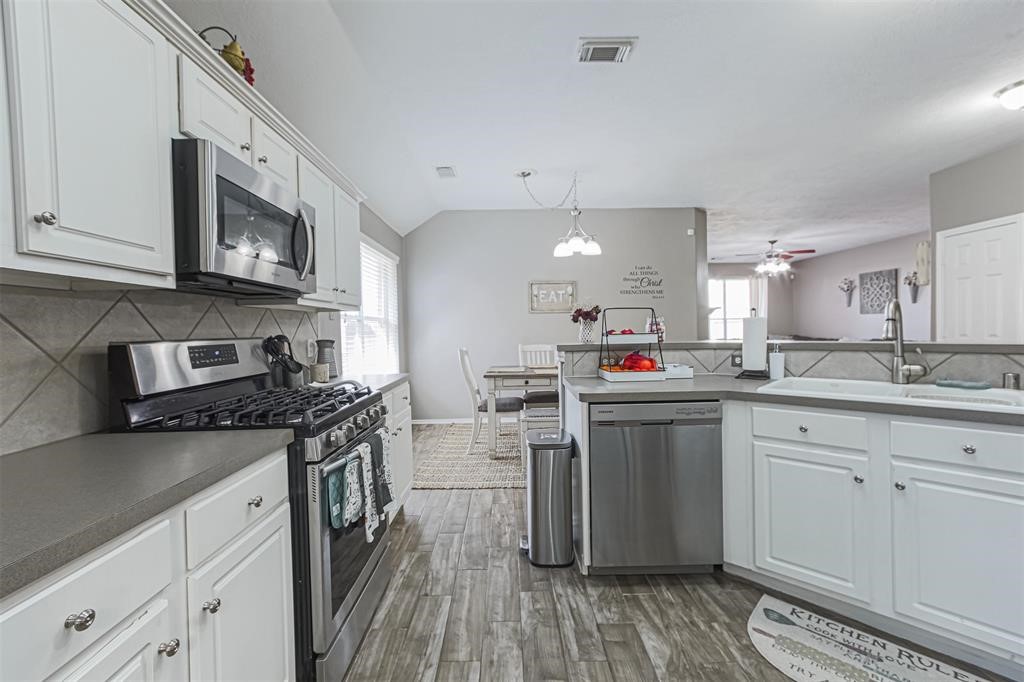 20502 Coleridge Lane Property Photo 4