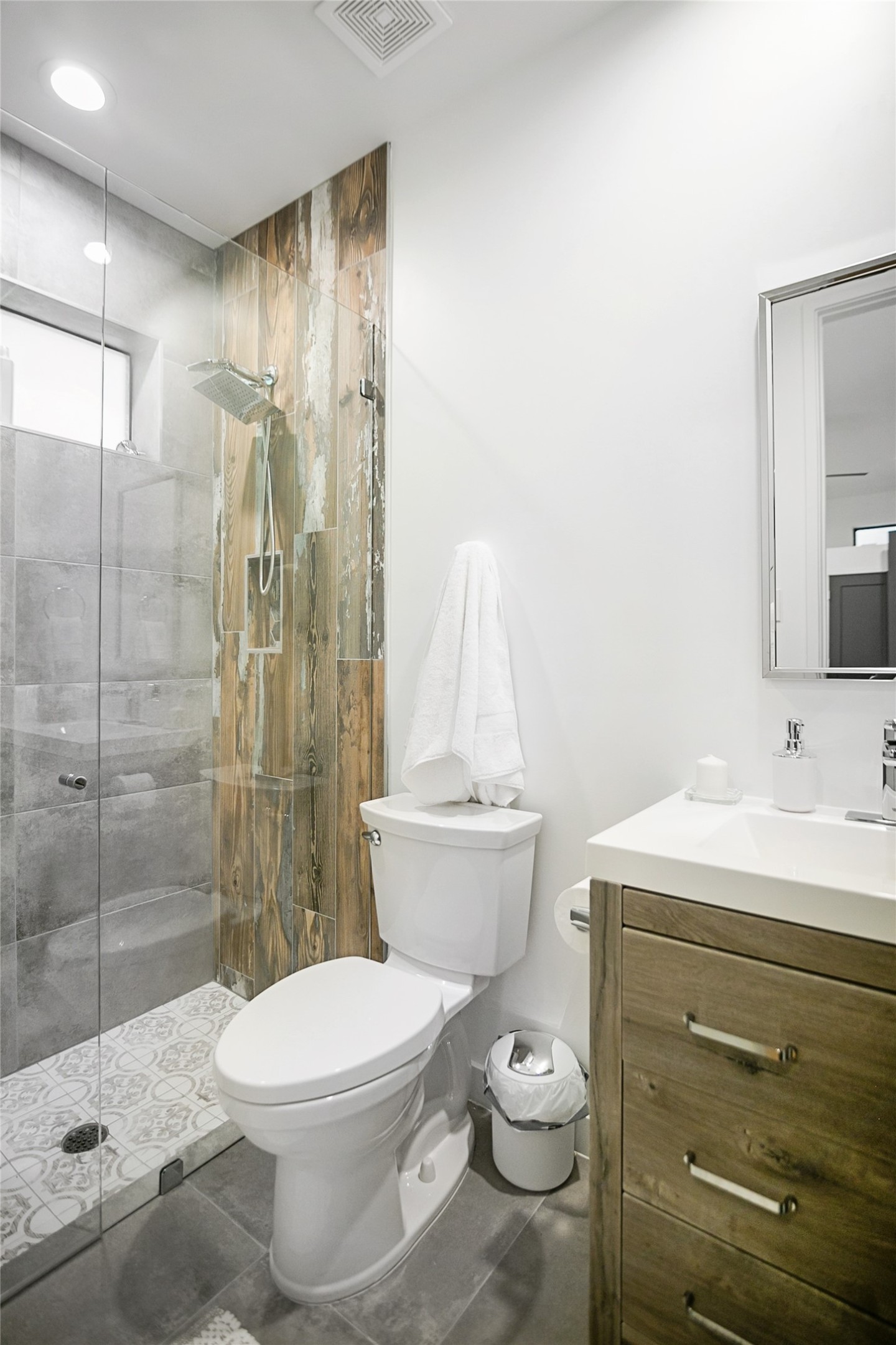 511 Memorial Heights Drive Property Photo 8