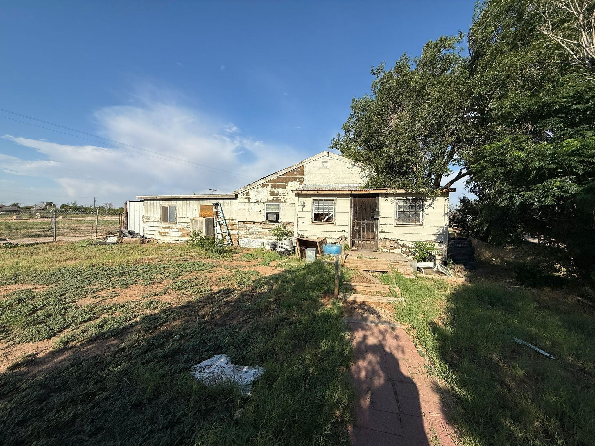 833 N Avenue G Property Photo 1