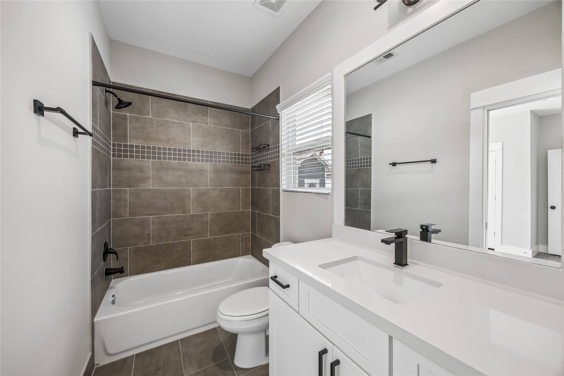 1209 W Tidwell Road Property Photo 16