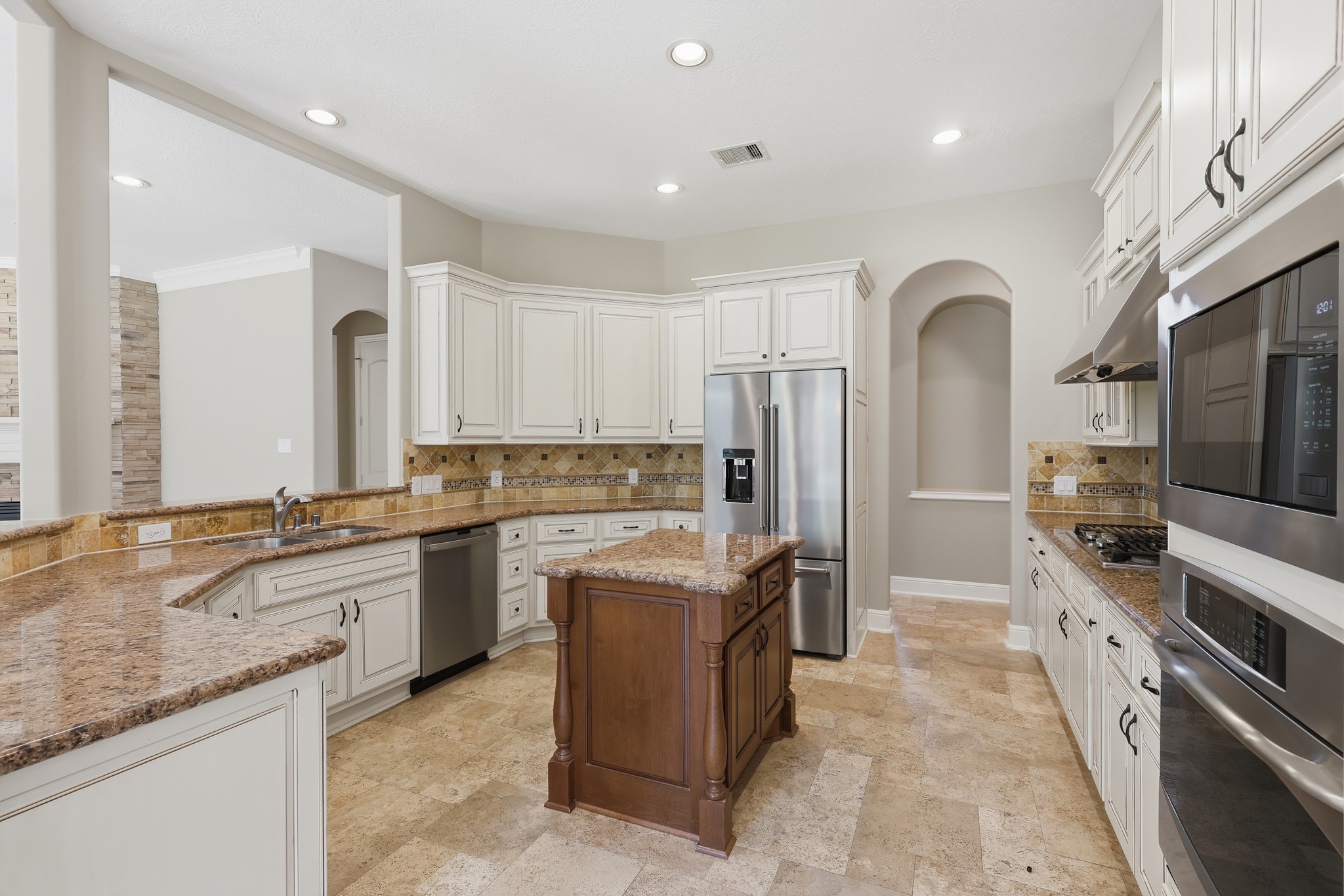 18415 Windsor Lakes Drive Property Photo 15