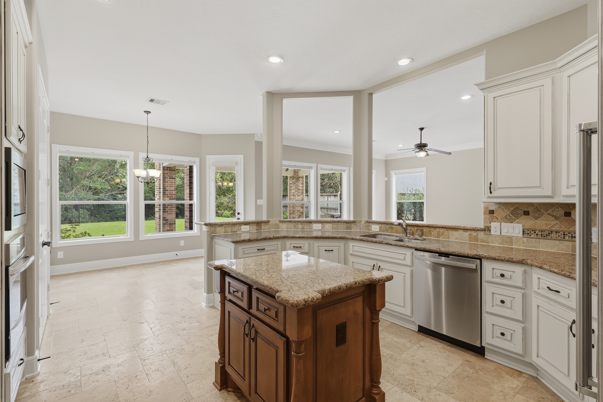 18415 Windsor Lakes Drive Property Photo 16