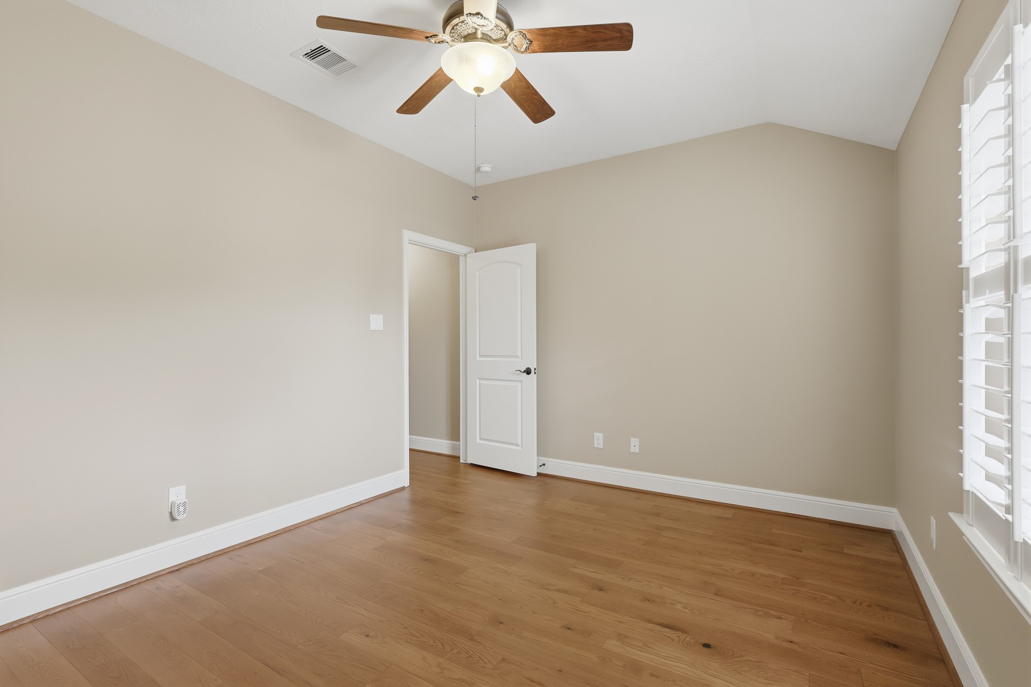 18415 Windsor Lakes Drive Property Photo 30