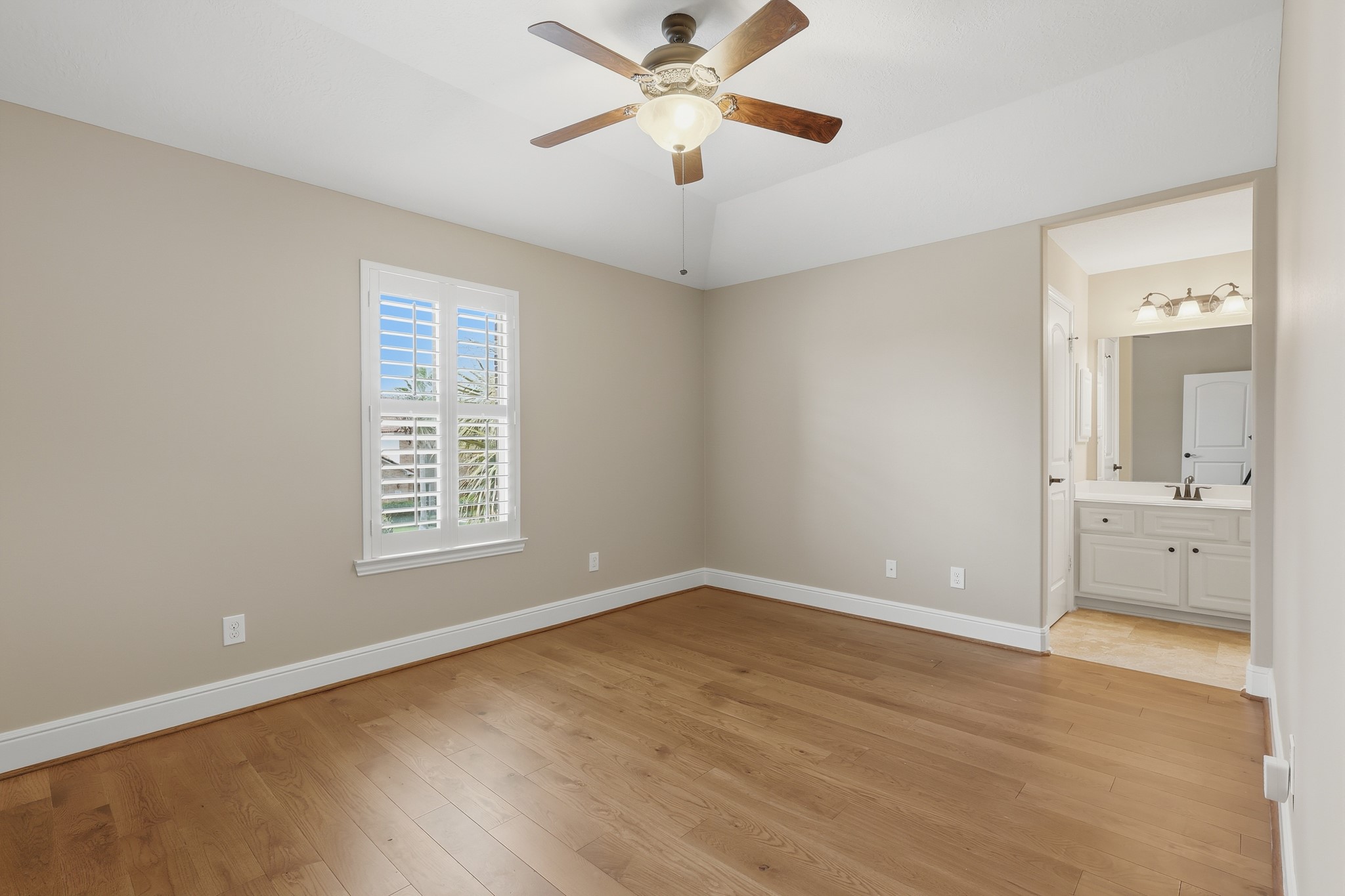 18415 Windsor Lakes Drive Property Photo 31