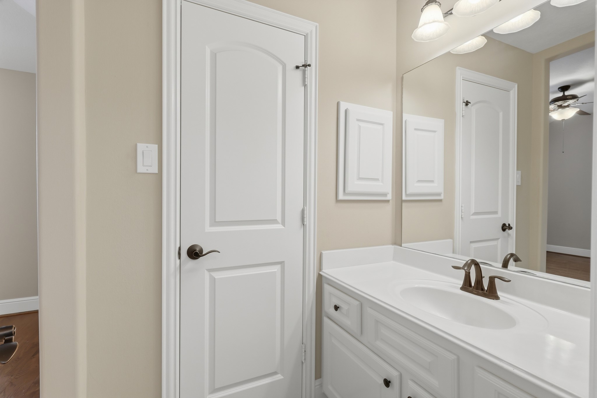 18415 Windsor Lakes Drive Property Photo 32