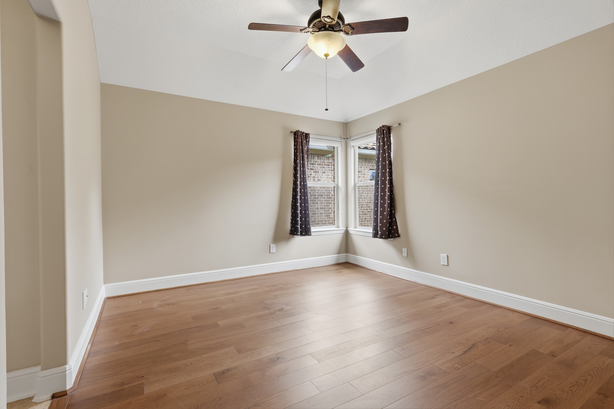 18415 Windsor Lakes Drive Property Photo 34